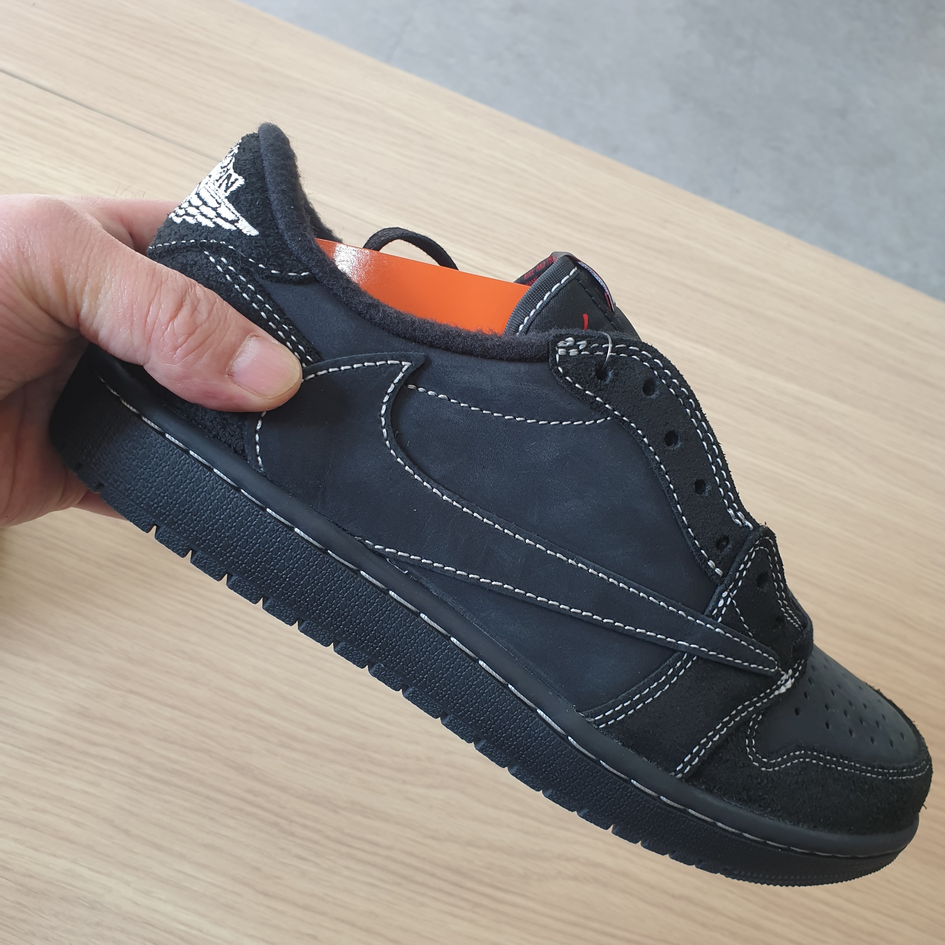 Jordan 1 x Travis Scott Retro Low OG SP Black Phantom 착용 스타일 - 2