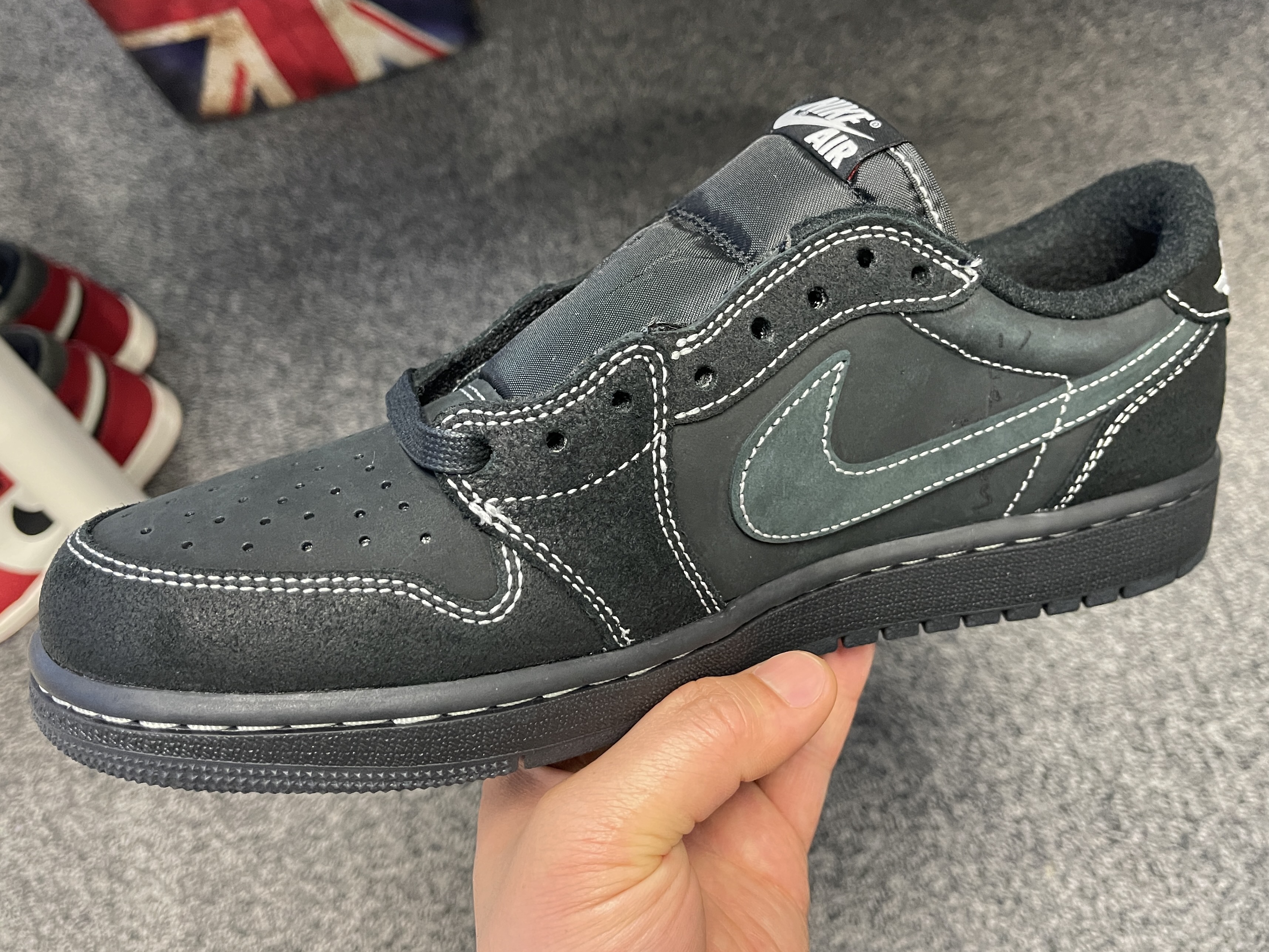 Jordan 1 x Travis Scott Retro Low OG SP Black Phantom 착용 스타일 - 2