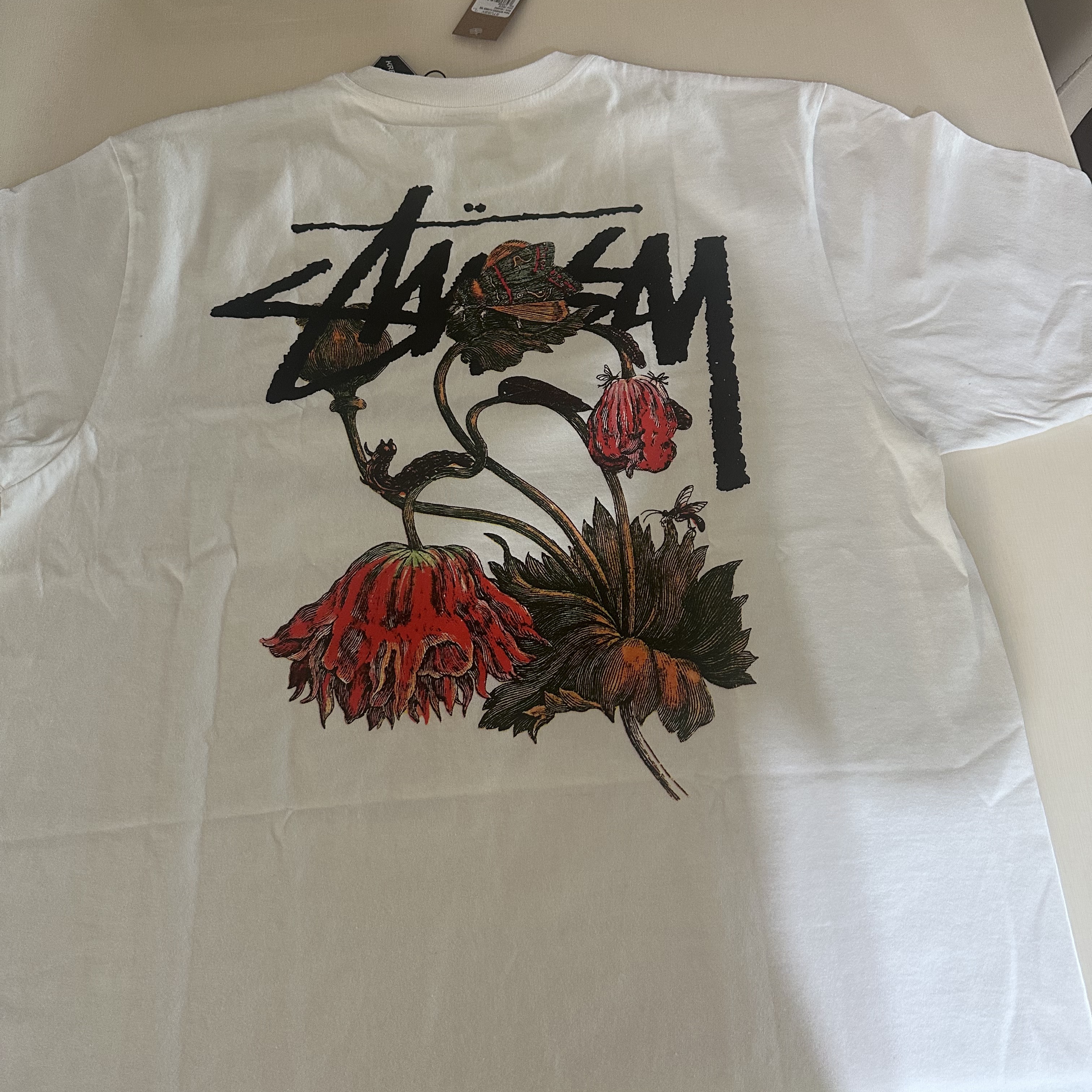 Stussy Withered Flower T-Shirt White 착용 스타일 - 2