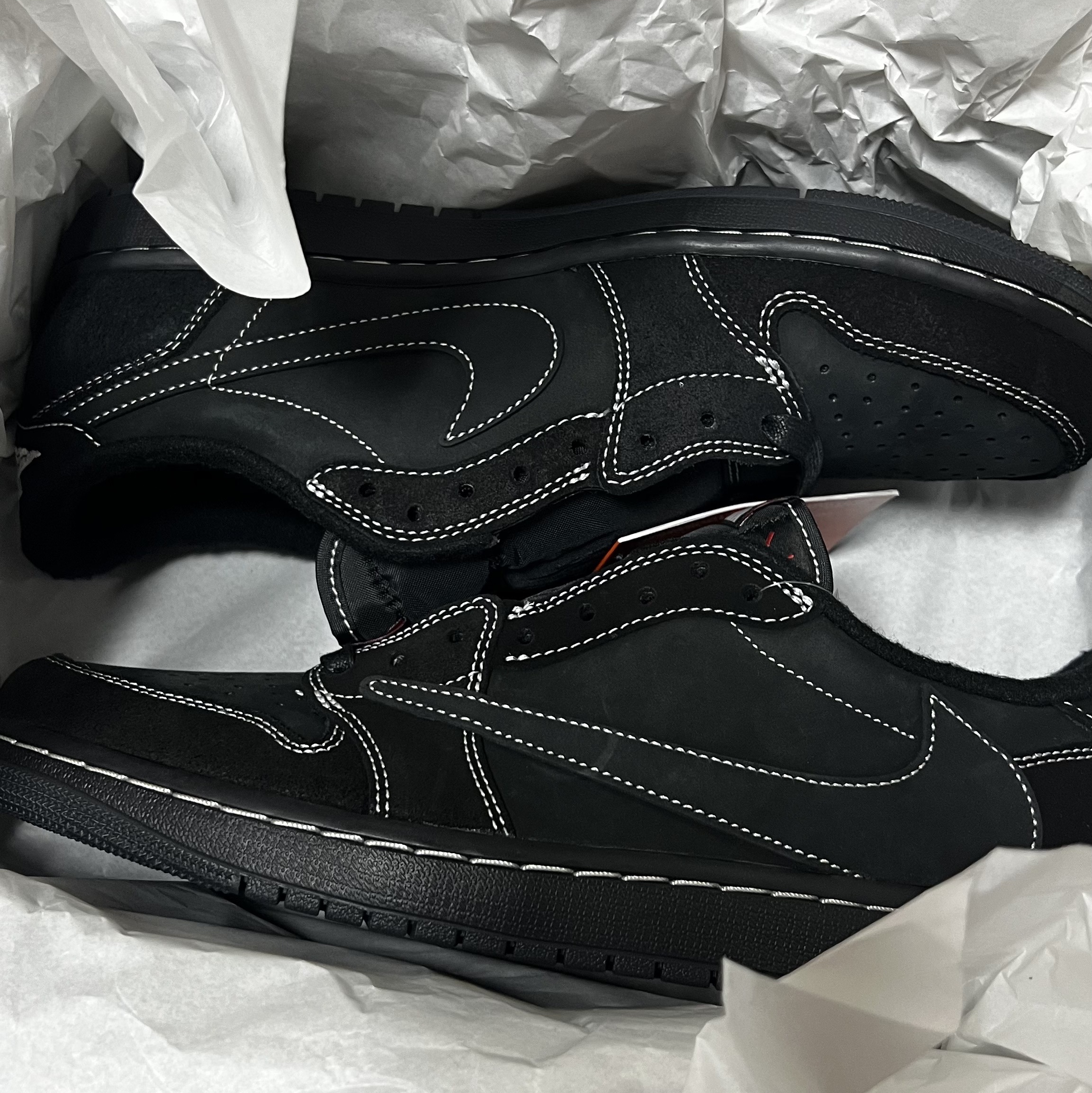 Jordan 1 x Travis Scott Retro Low OG SP Black Phantom 착용 스타일 - 1