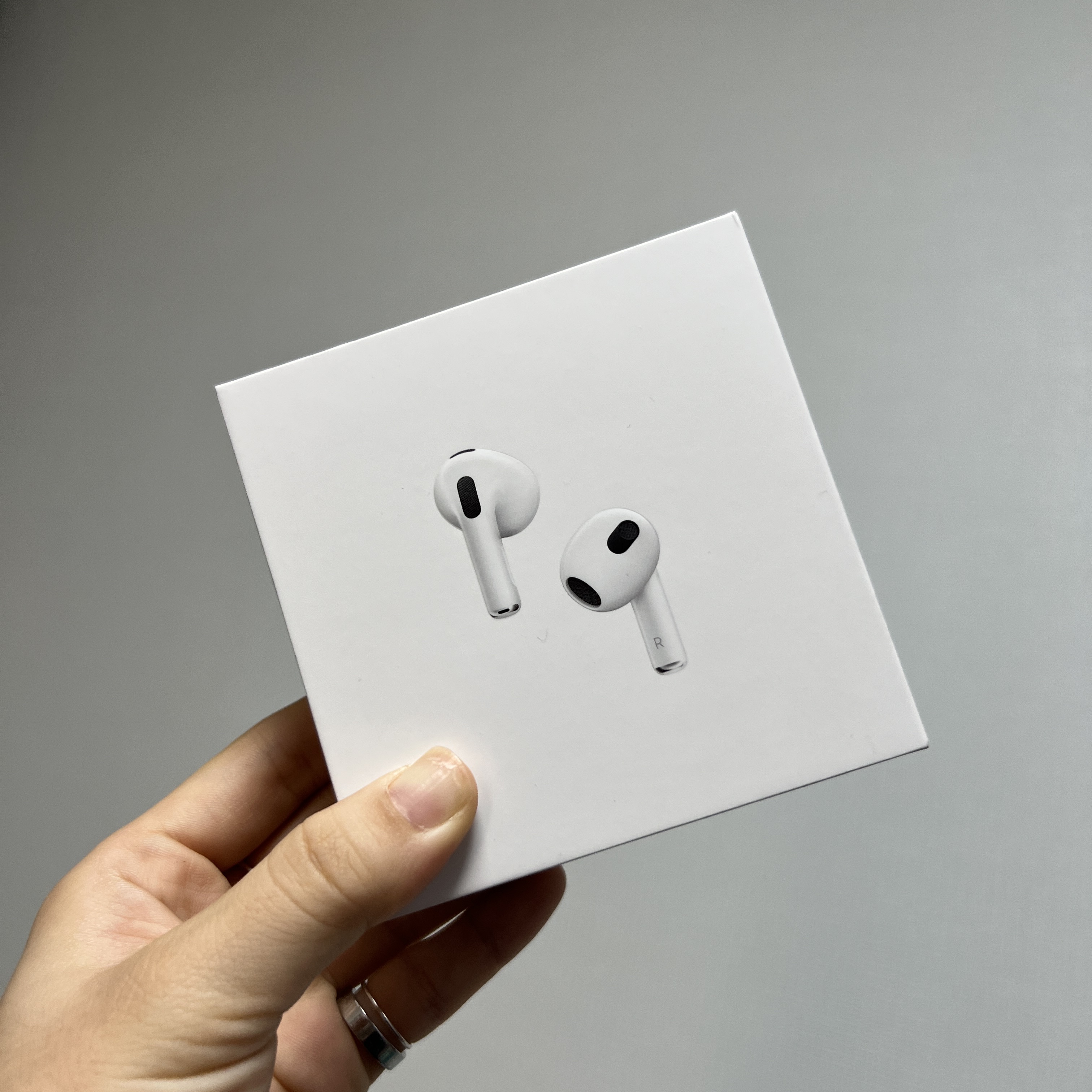 Apple Airpods 3rd Gen with MagSafe Charging Case (Korean Ver.) 착용 스타일 - 4
