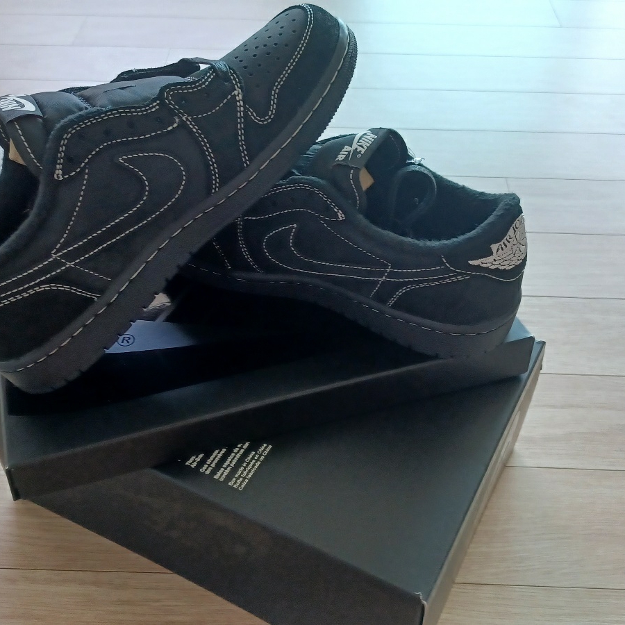 Jordan 1 x Travis Scott Retro Low OG SP Black Phantom 착용 스타일 - 1
