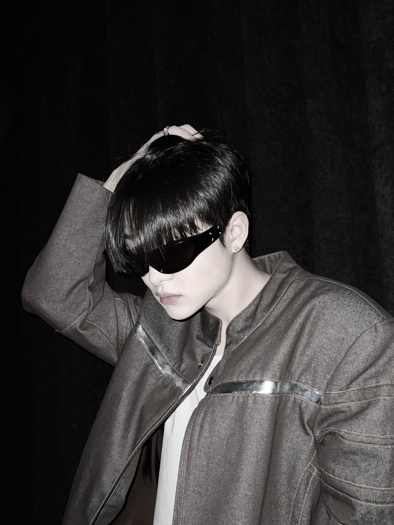 Gentle Monster x Maison Margiela MM002 Black Black 착용 스타일