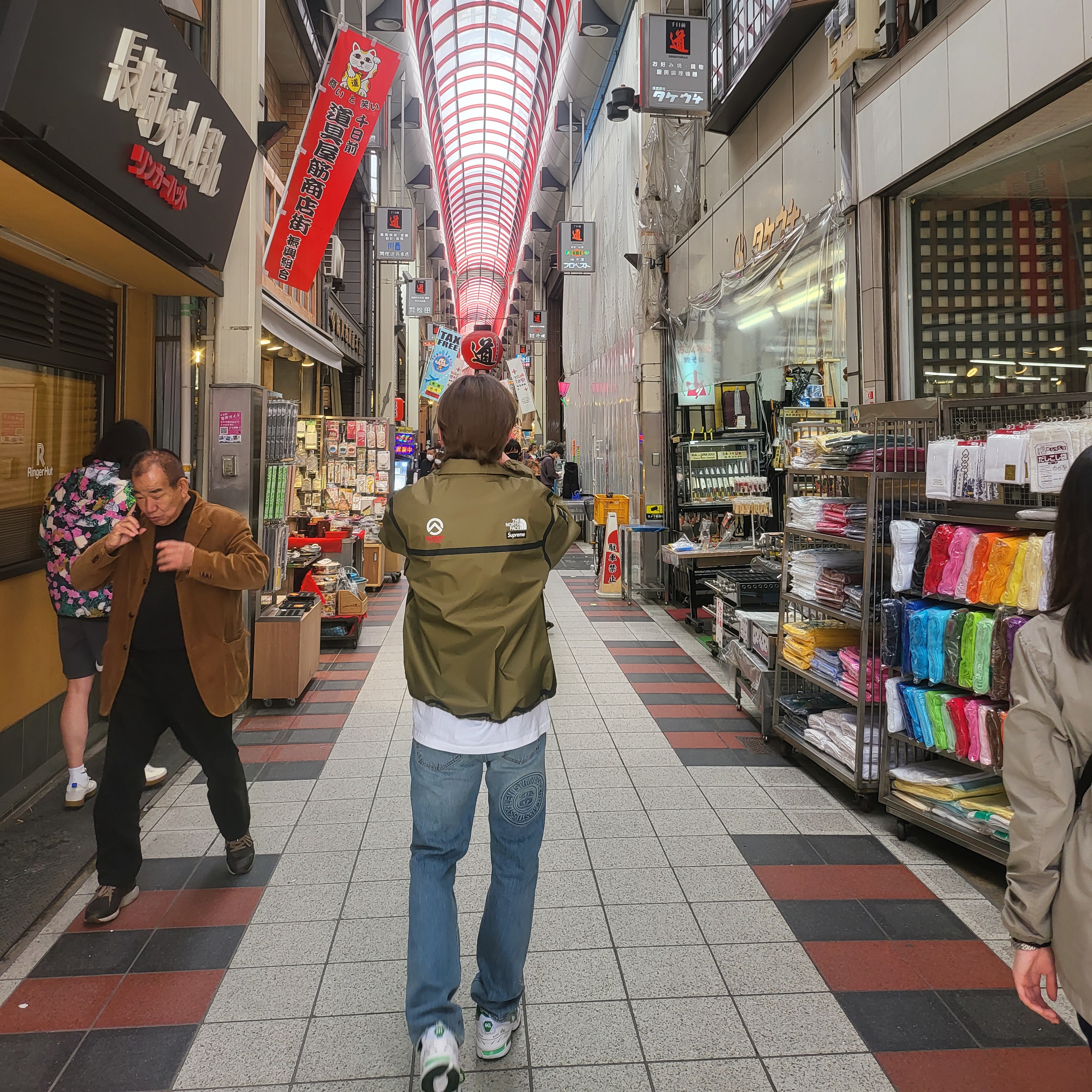 Supreme x The North Face Summit Series Outer Tape Seam Coaches Jacket Olive - 21SS, Stussy x Levi's Embossed 501 Jean Indigo 착용 스타일 - 1
