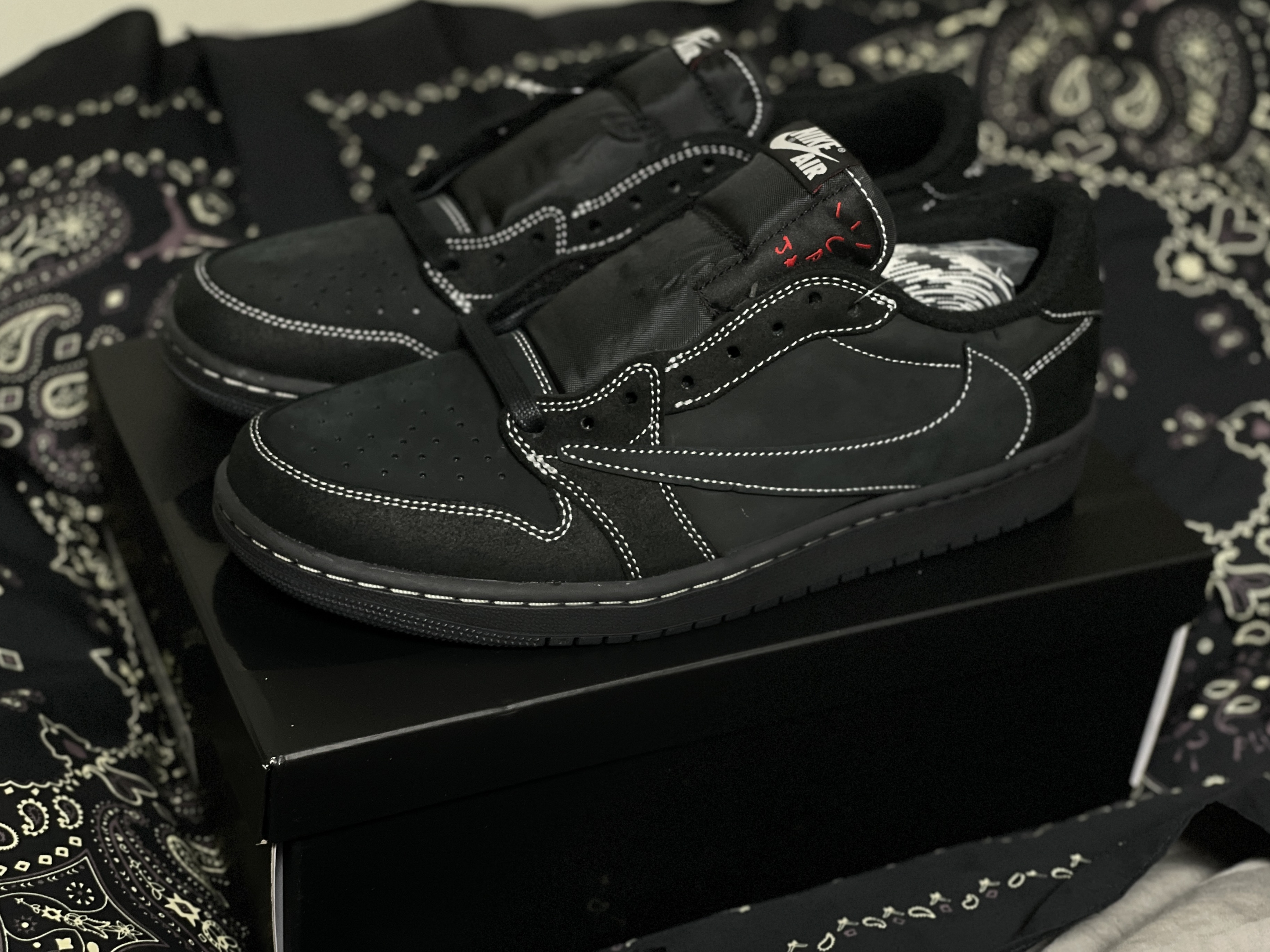 Jordan 1 x Travis Scott Retro Low OG SP Black Phantom 착용 스타일