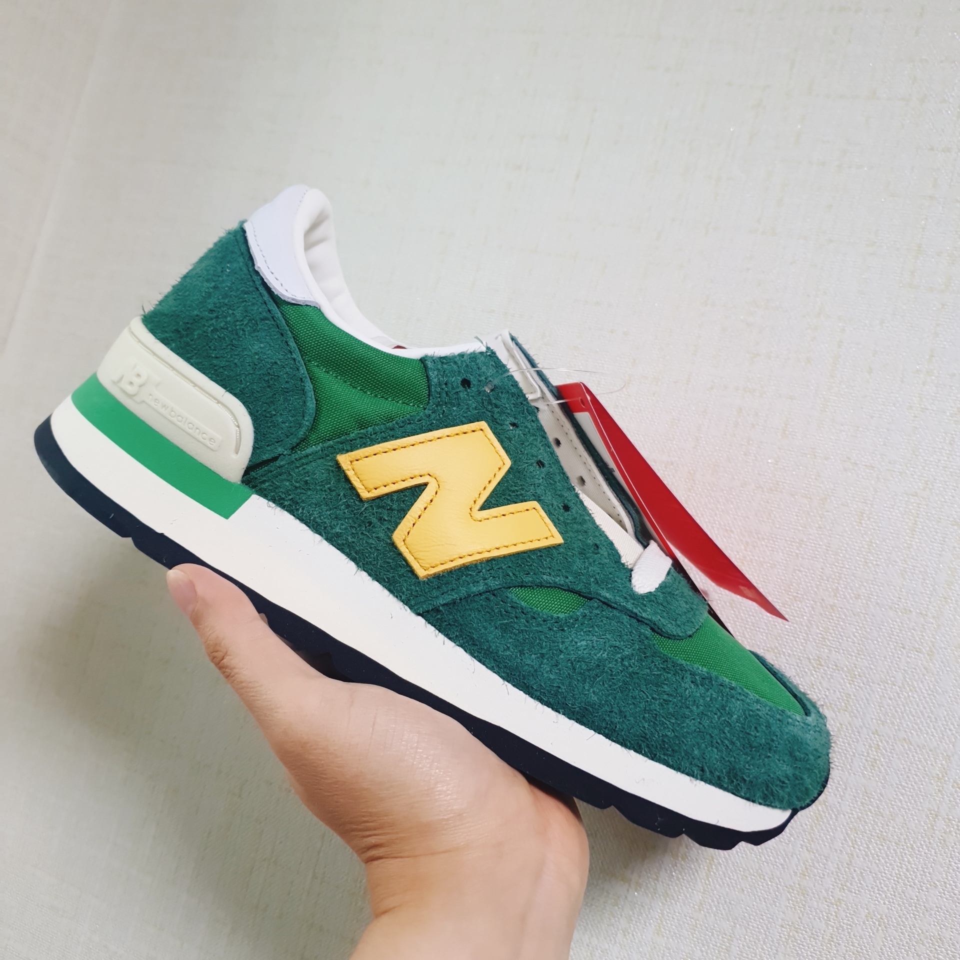 New Balance 990v1 Made in USA Green Gold 착용 스타일