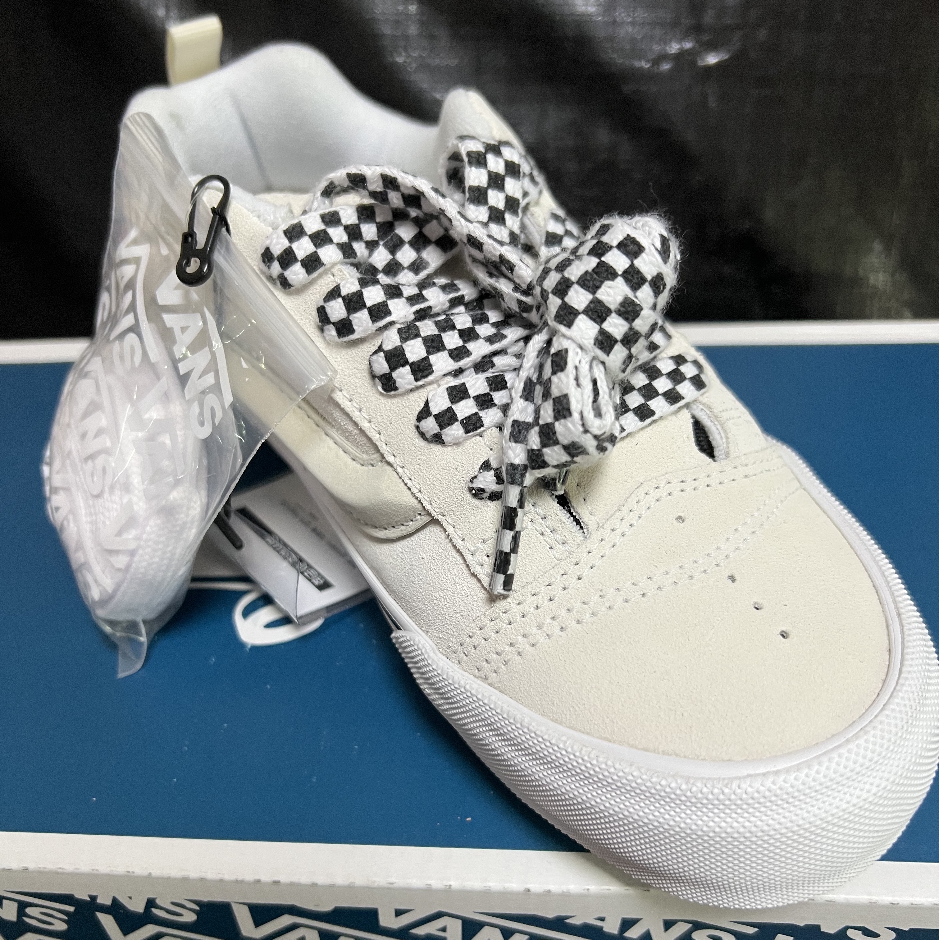Vans Vault Knu-Skool VLT LX Suede Marshmallow 착용 스타일 - 1