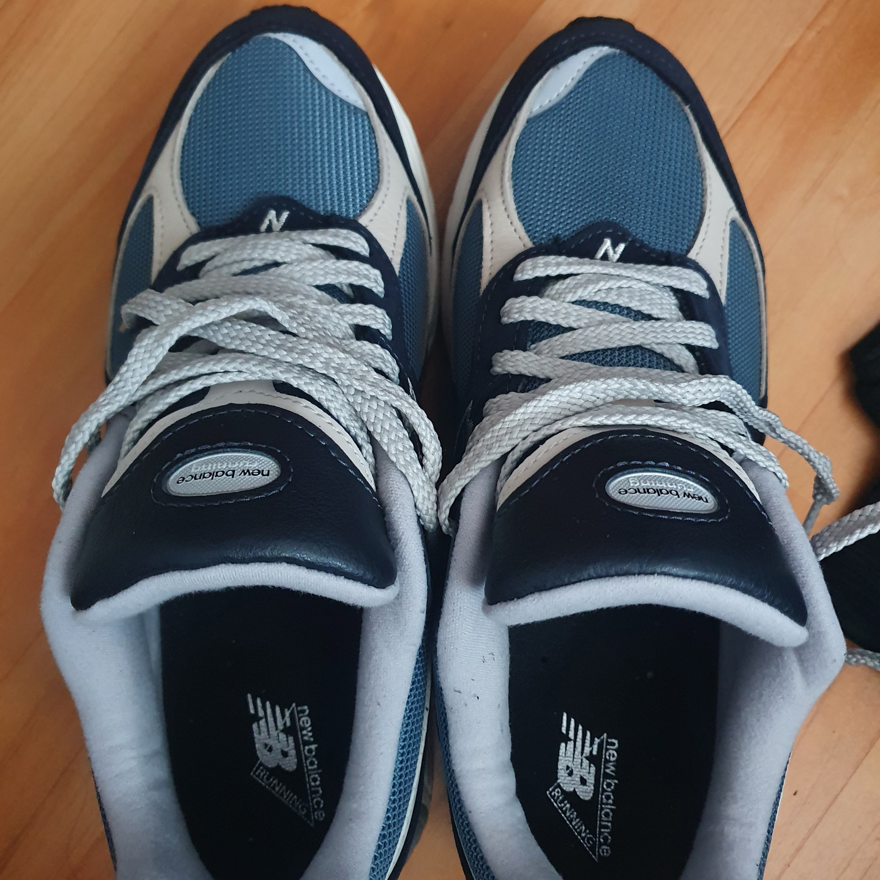 New Balance 2002R Dark Navy 착용 스타일 - 1