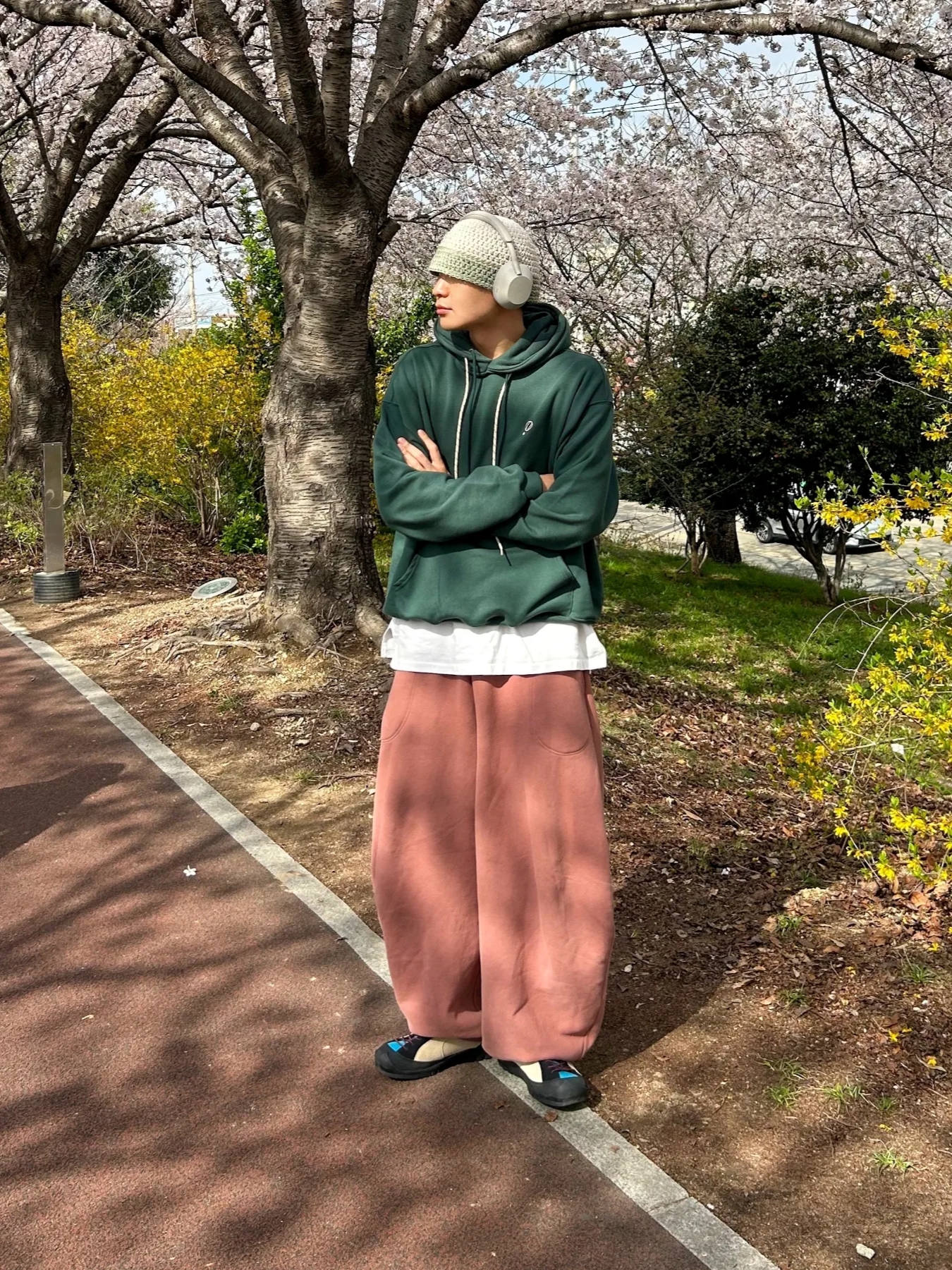 Keen Jasper Rocks SP Sneakers Beige, Sony WH-1000XM5 Silver (Korean Ver.) 착용 스타일 - 3