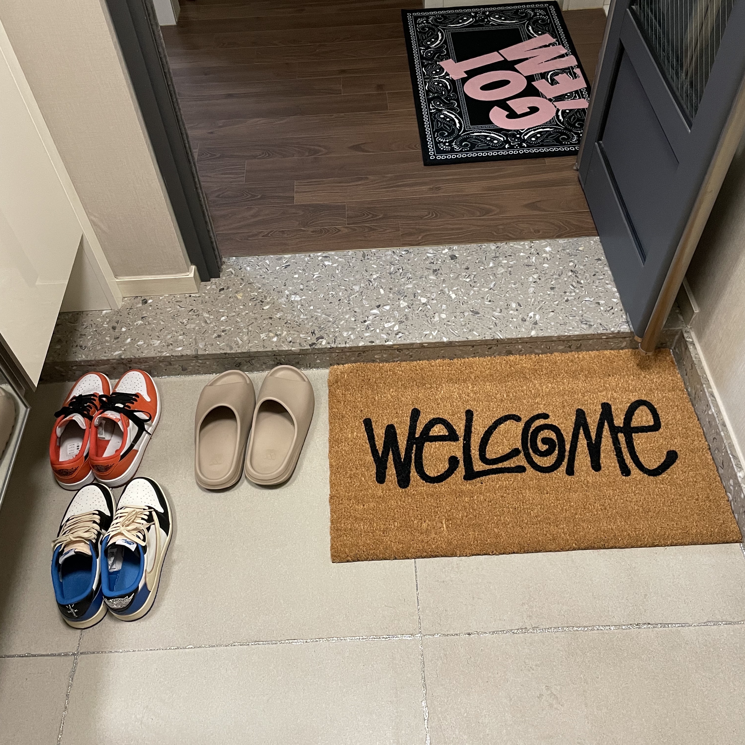 Stussy Welcome Mat Cocoa, Jordan 1 x Travis Scott x Fragment Retro Low OG SP Military Blue 착용 스타일 - 1