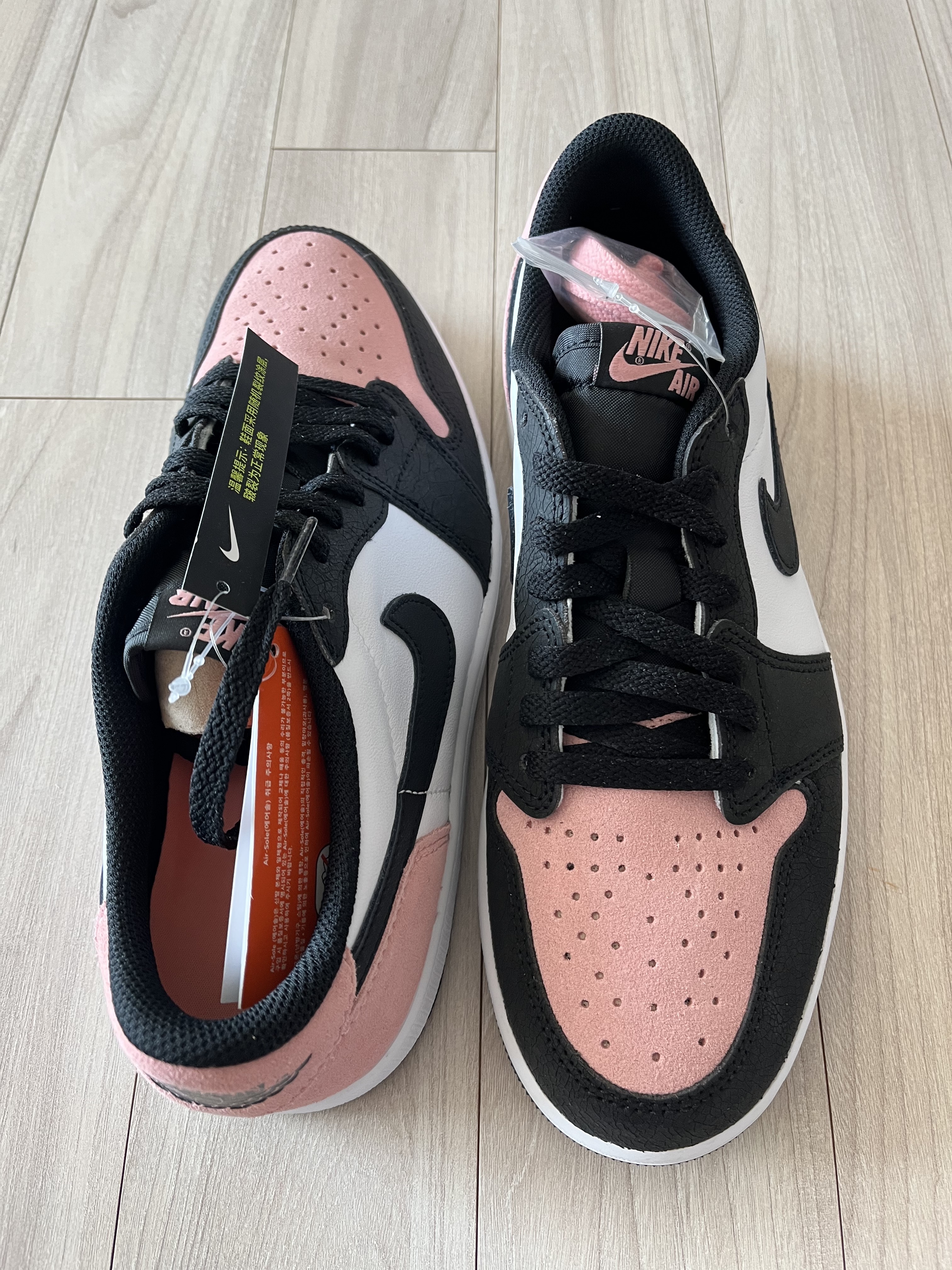 Jordan 1 Retro Low OG Bleached Coral 착용 스타일 - 3