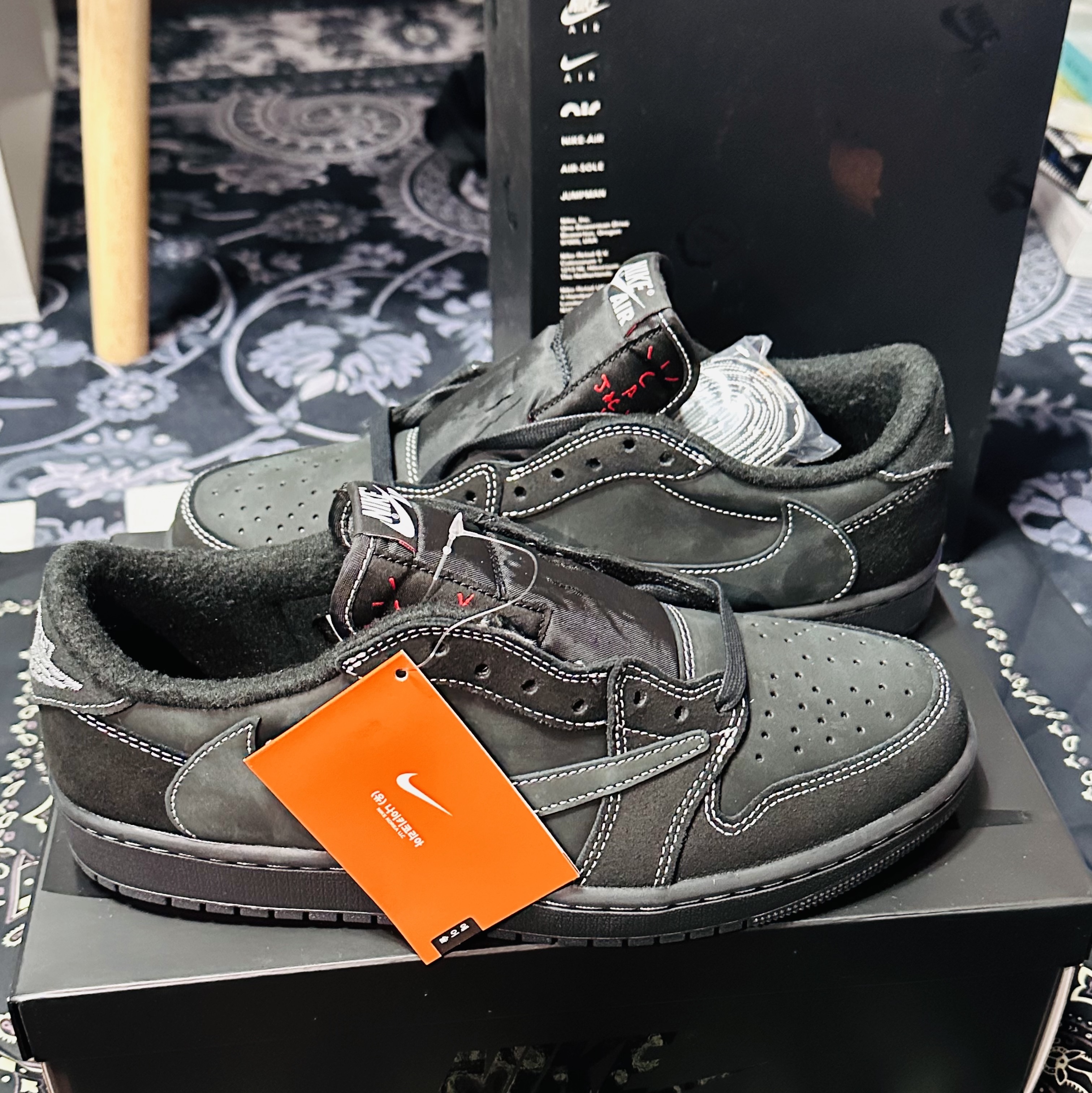 Jordan 1 x Travis Scott Retro Low OG SP Black Phantom 착용 스타일