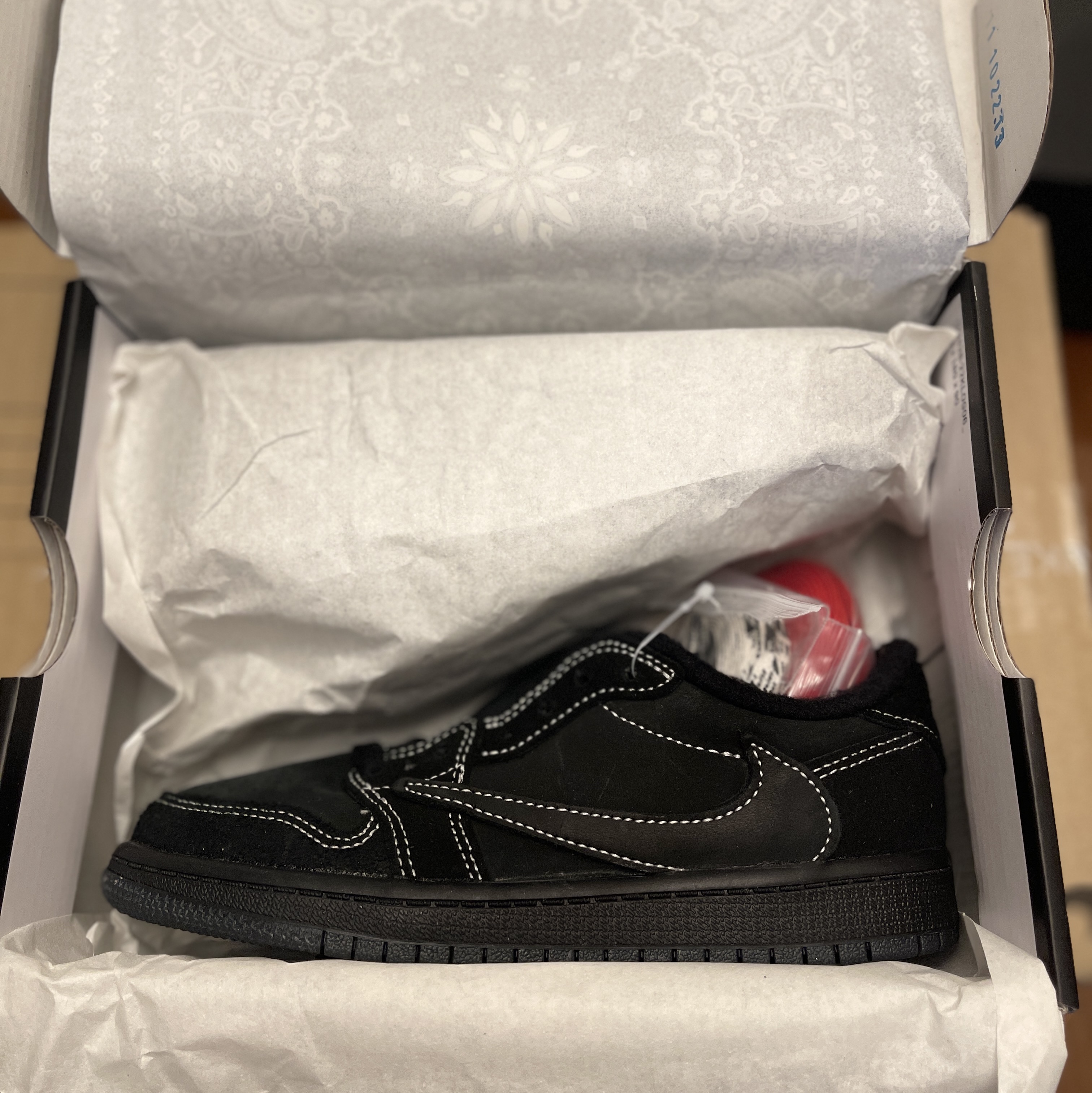 Jordan 1 x Travis Scott Retro Low OG SP Black Phantom 착용 스타일 - 5