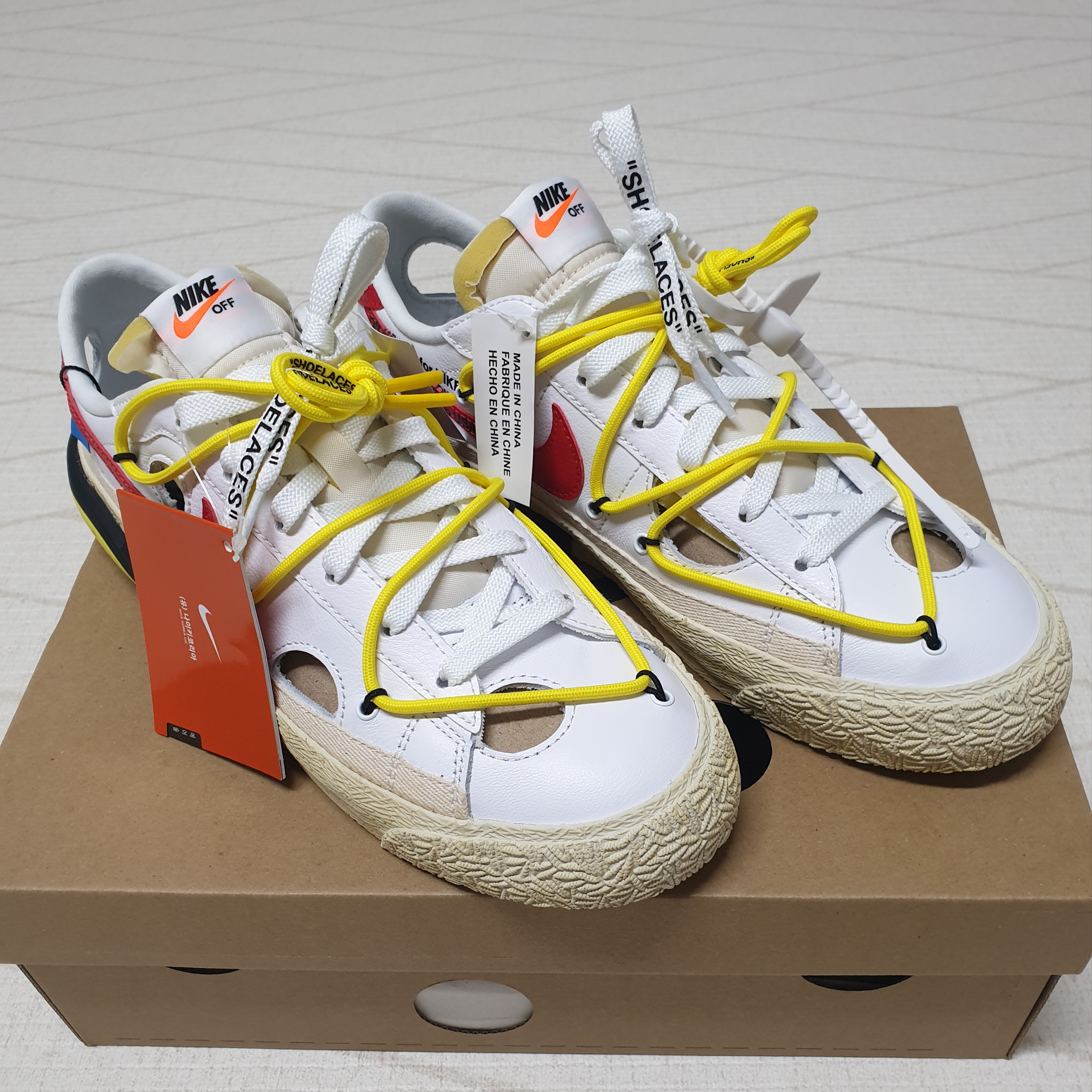 Nike x Off-White Blazer Low '77 White and University Red 착용 스타일 - 1