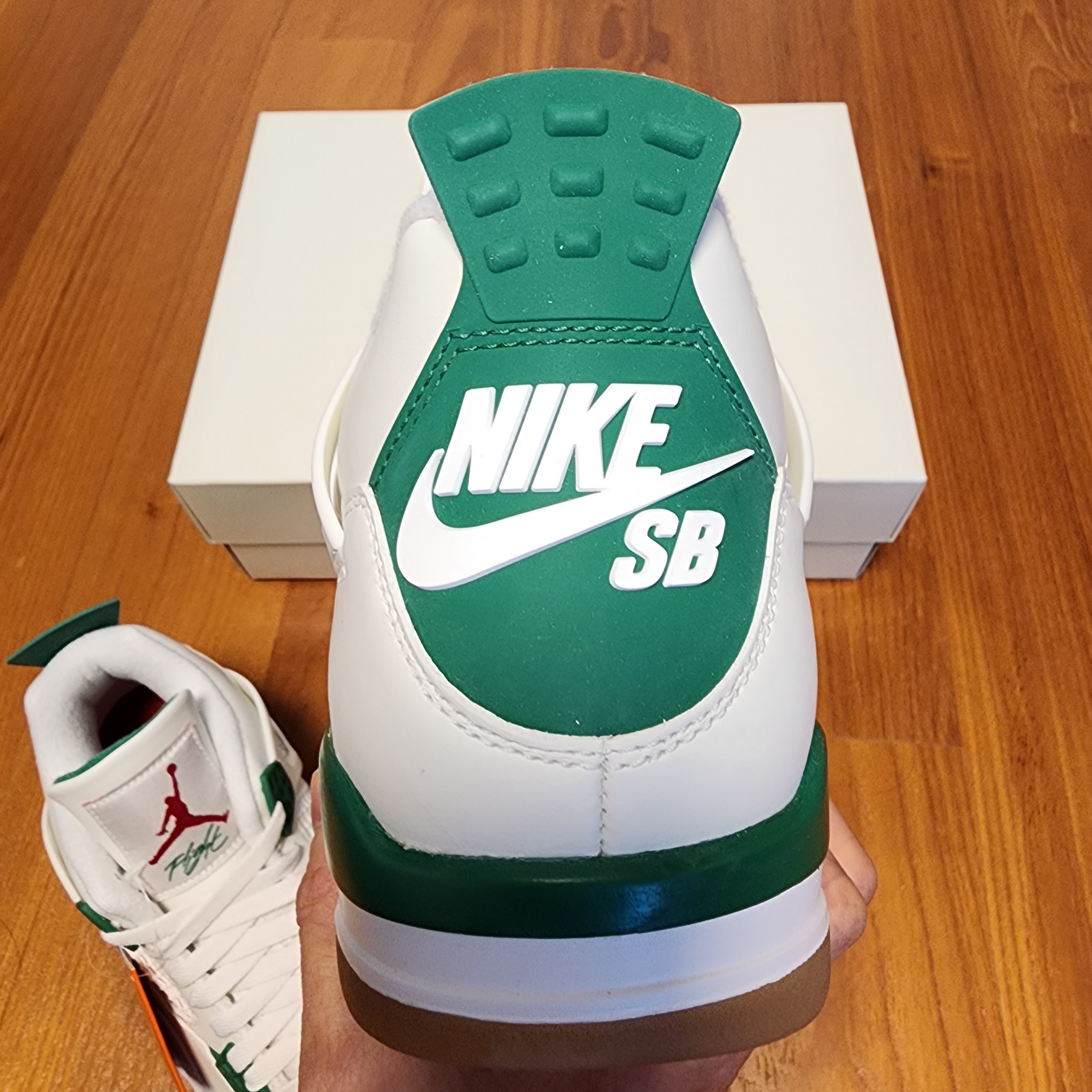 Jordan 4 x Nike SB Retro SP Pine Green 착용 스타일 - 4