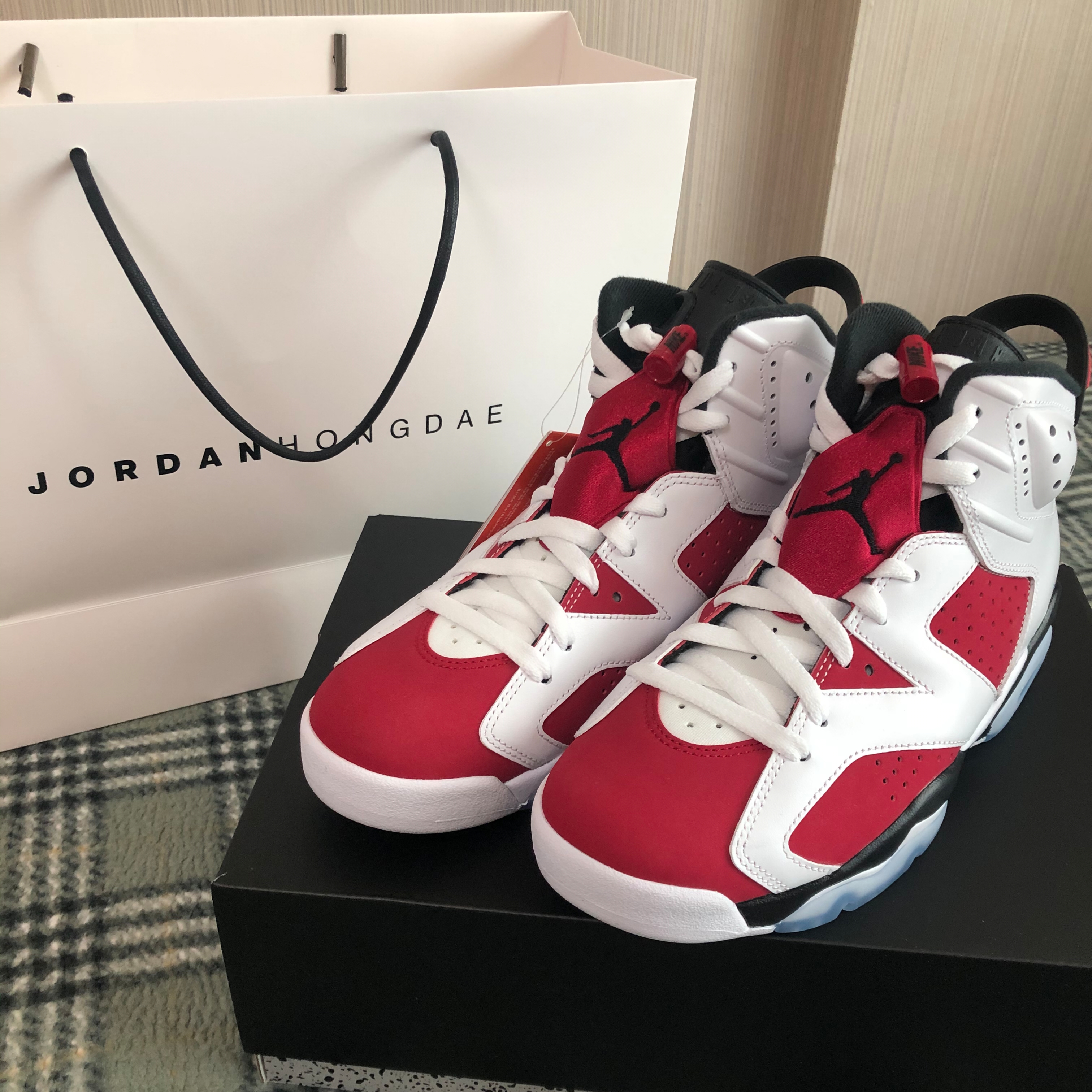 Jordan 6 Retro Carmine 2021 착용 스타일 - 1