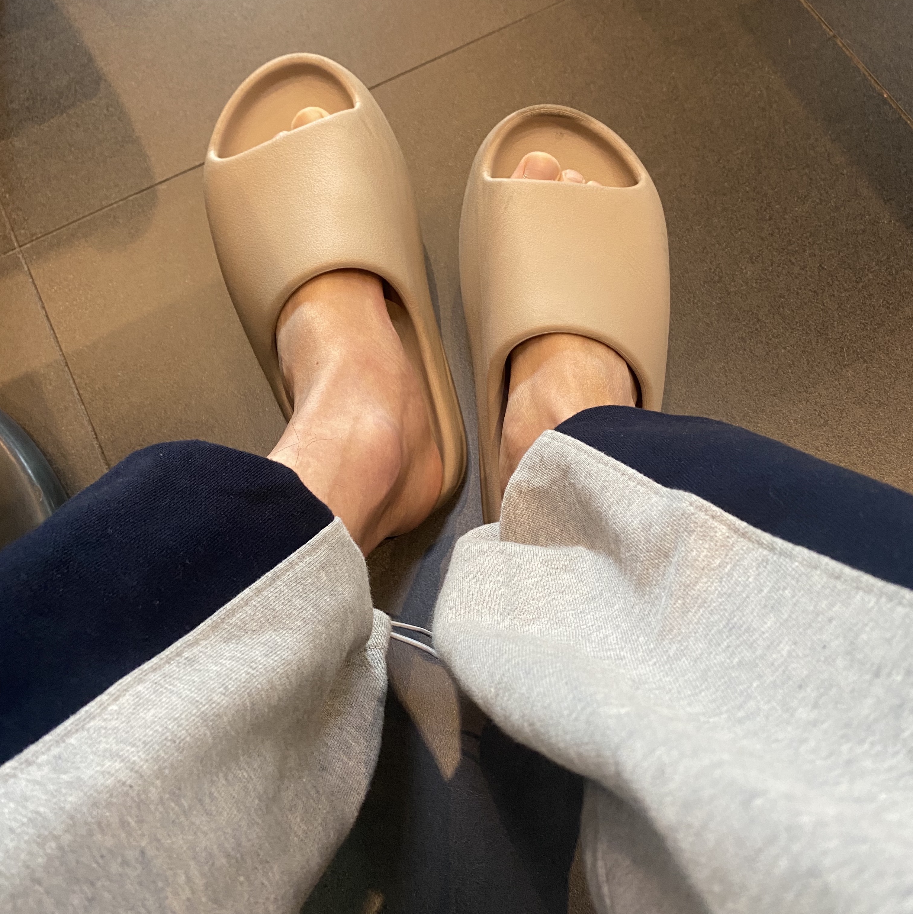 Adidas Yeezy Slide Pure - Re-Release Ver. 착용 스타일