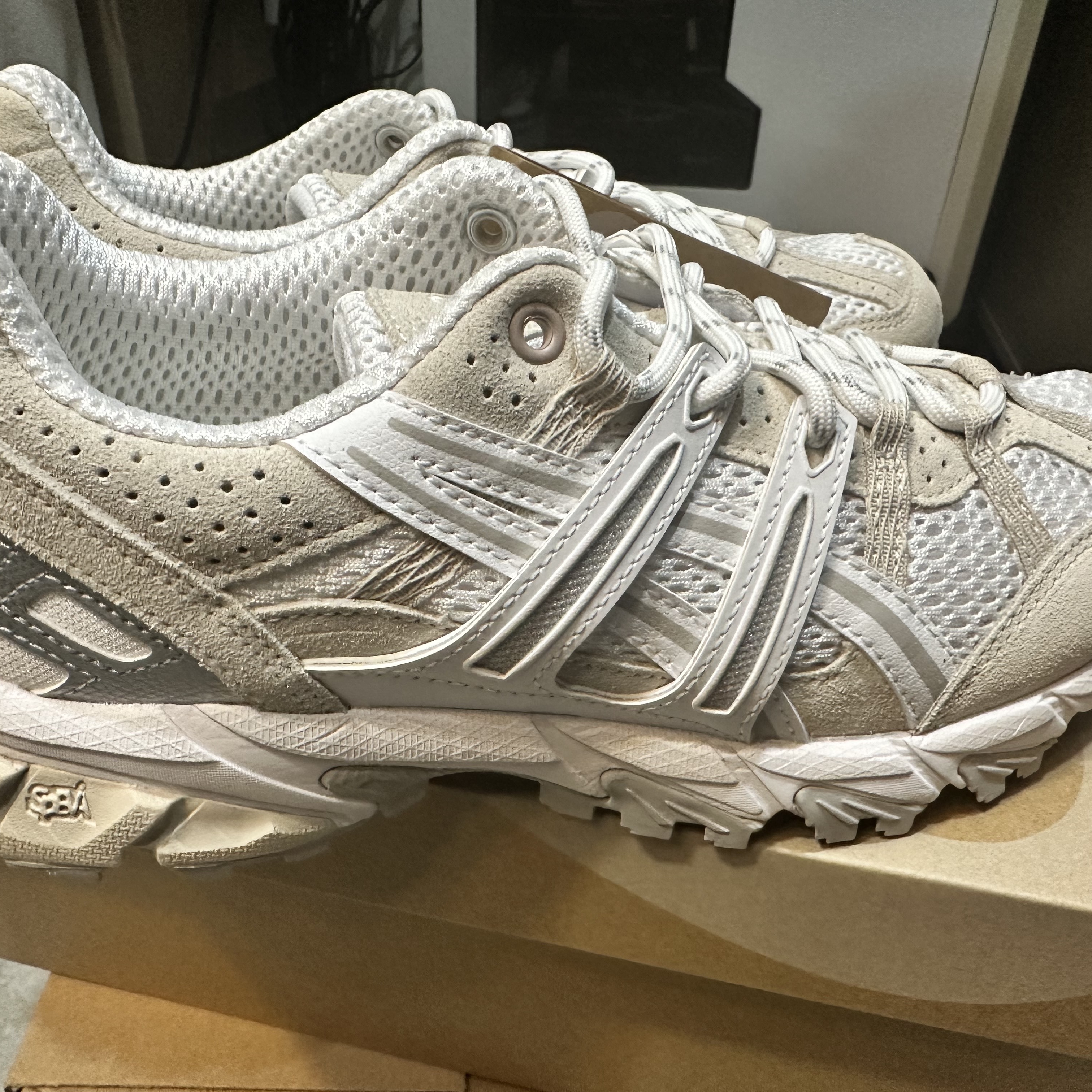 (W) Asics Gel-Sonoma 15-50 White Oatmeal 착용 스타일 - 1