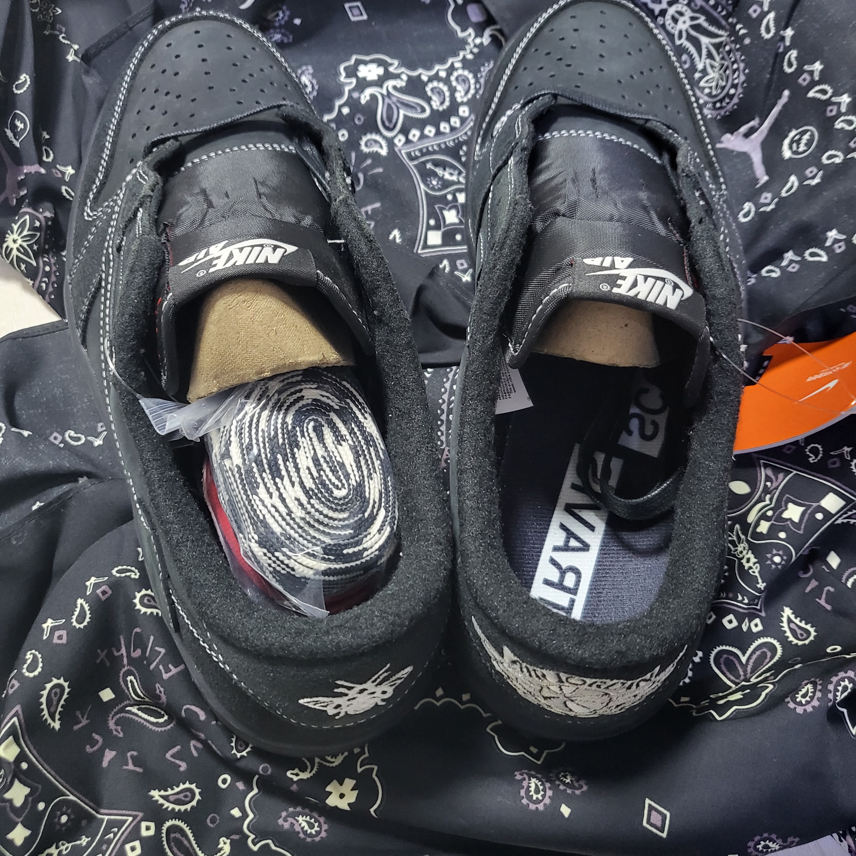 Jordan 1 x Travis Scott Retro Low OG SP Black Phantom 착용 스타일