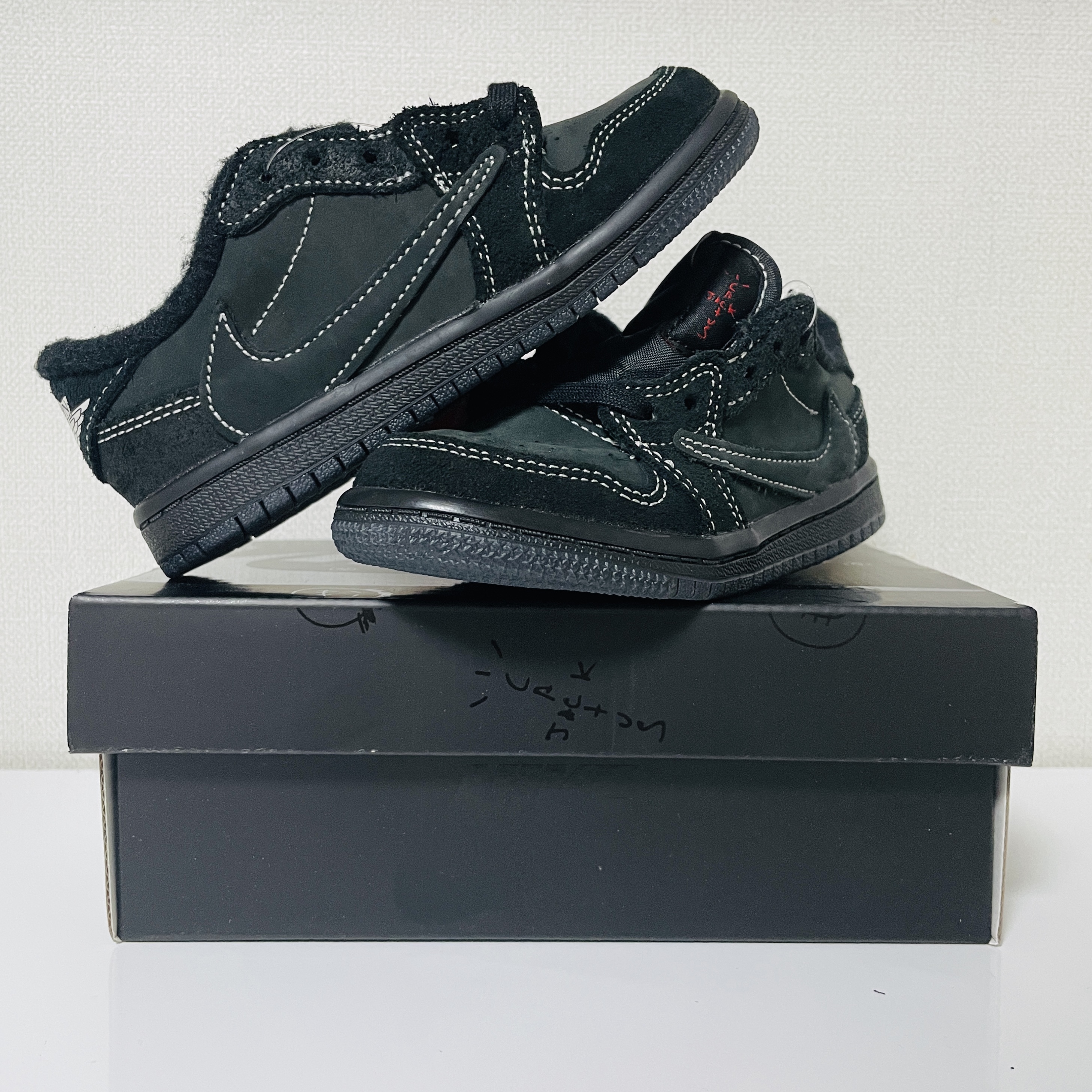 (TD) Jordan 1 x Travis Scott Retro Low OG SP Black Phantom 착용 스타일