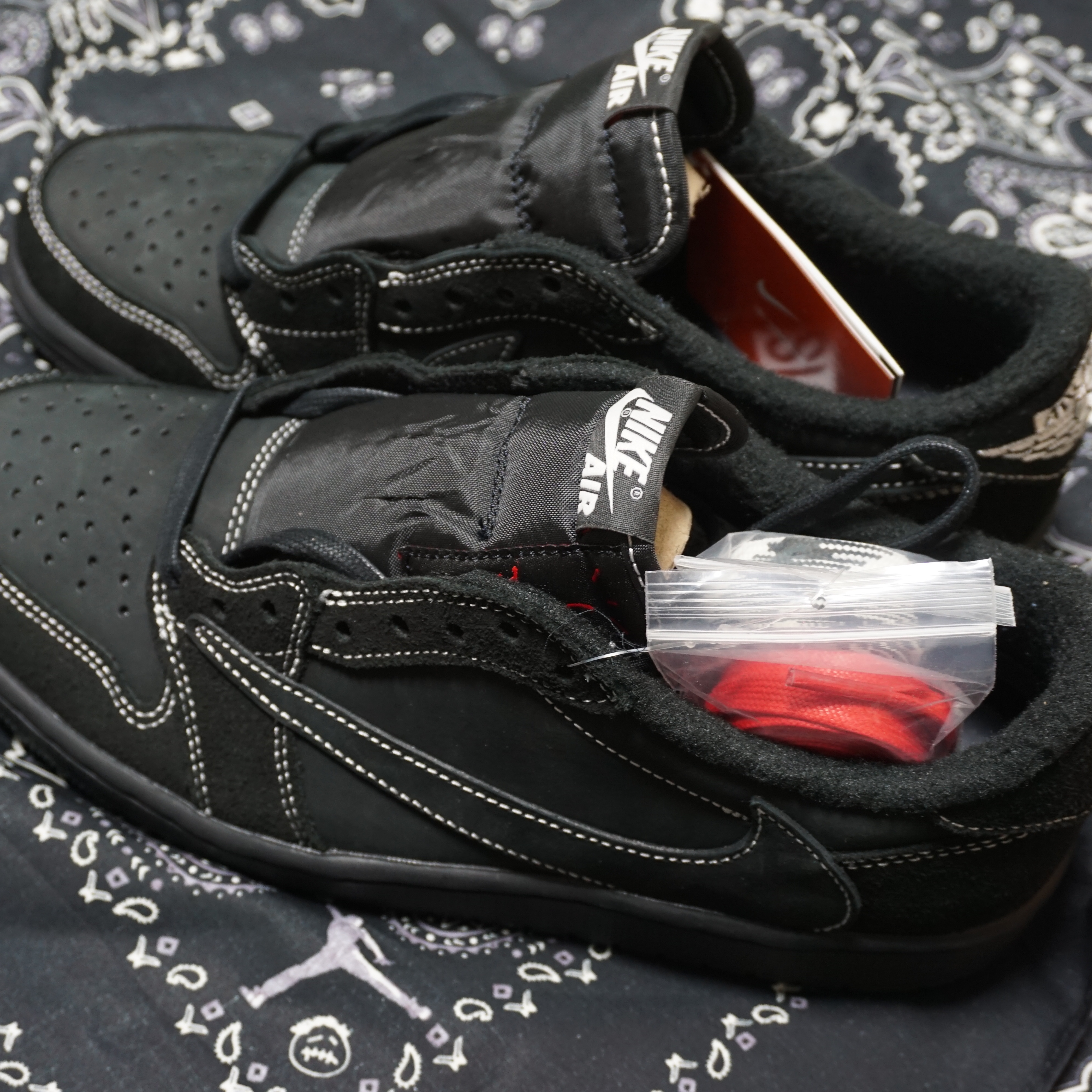 Jordan 1 x Travis Scott Retro Low OG SP Black Phantom, (PS) Jordan 1 x Travis Scott Retro Low OG SP Black Phantom 착용 스타일 - 1