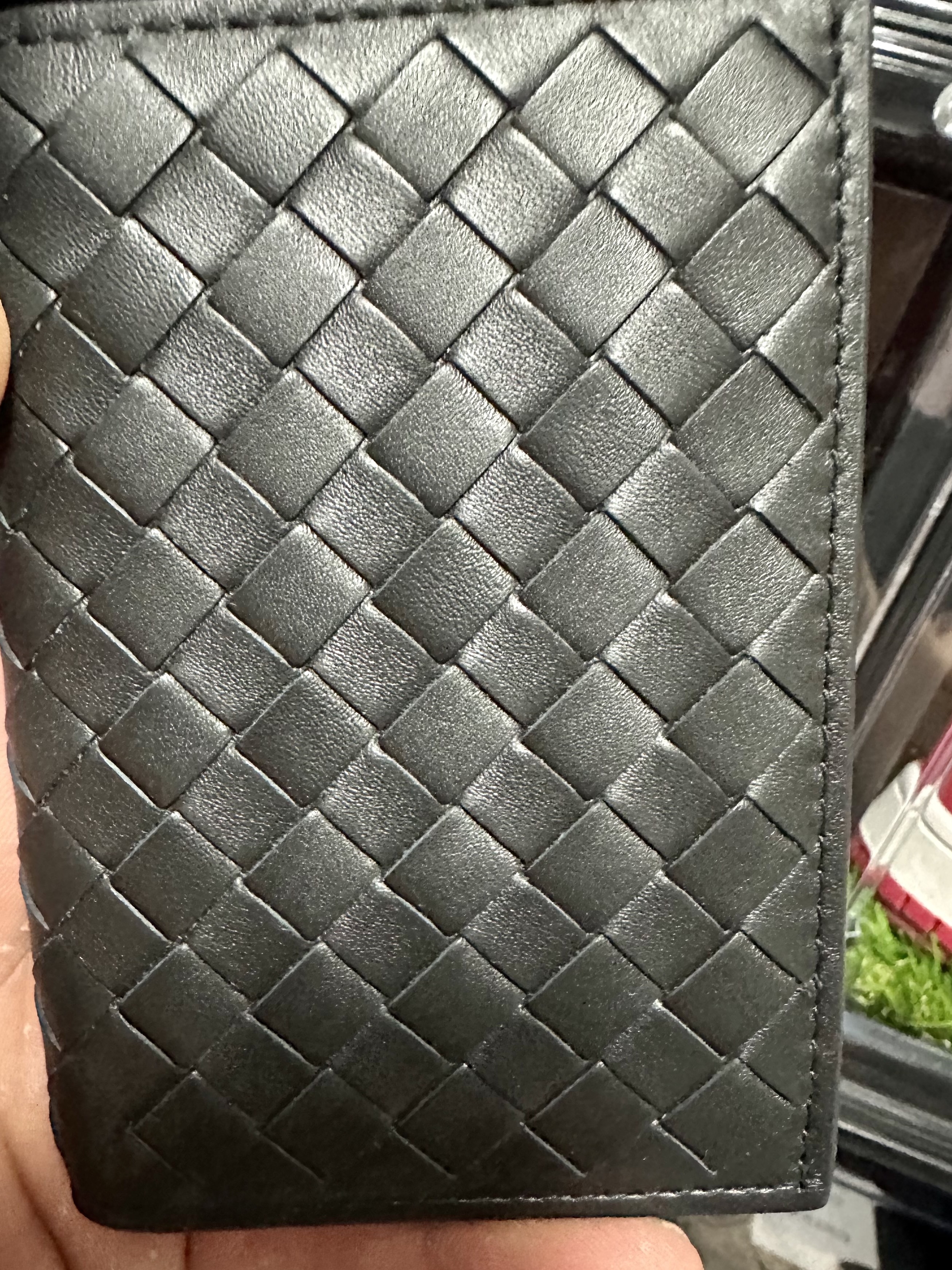 Bottega Veneta Flap Card Case Black 착용 스타일