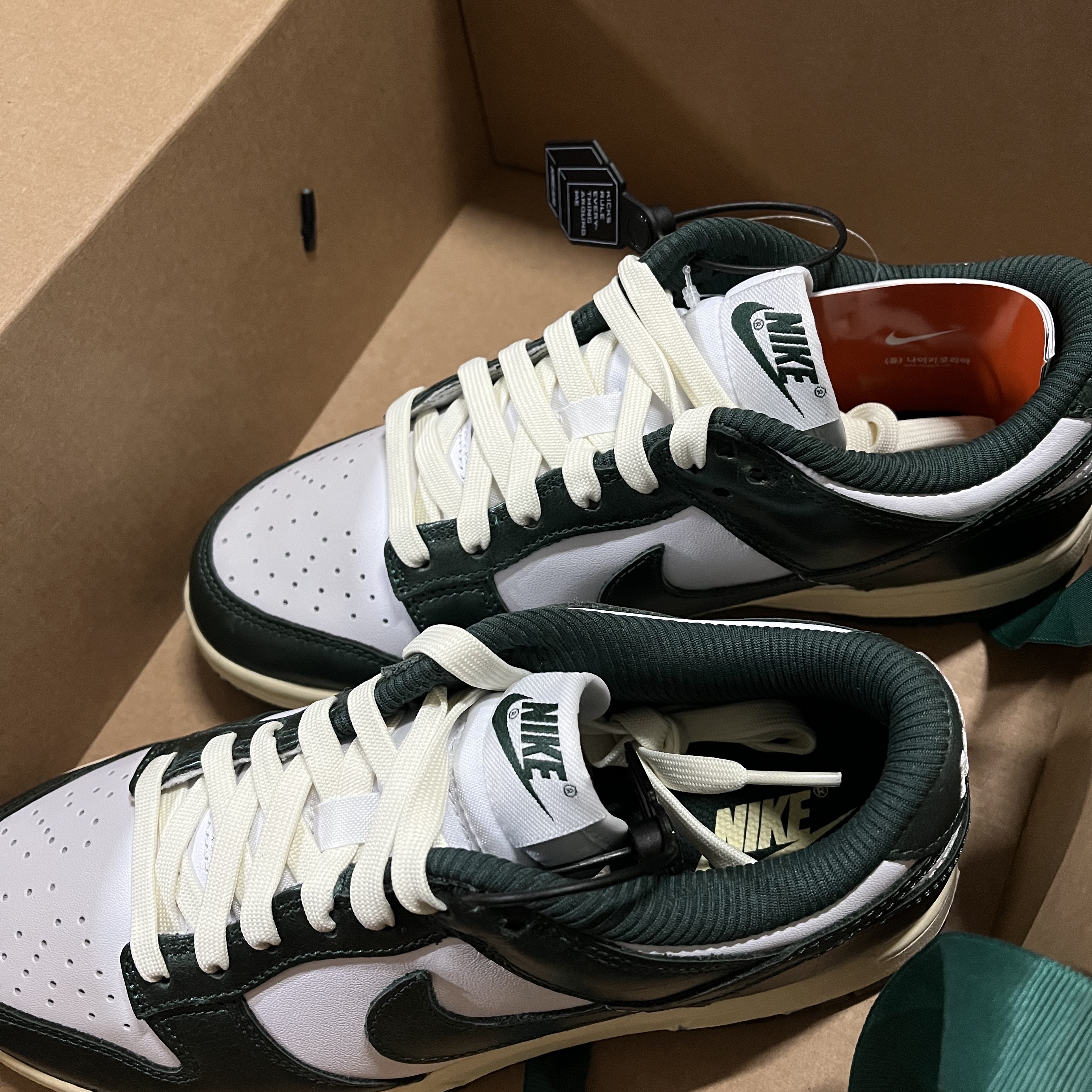(W) Nike Dunk Low Vintage Green 착용 스타일