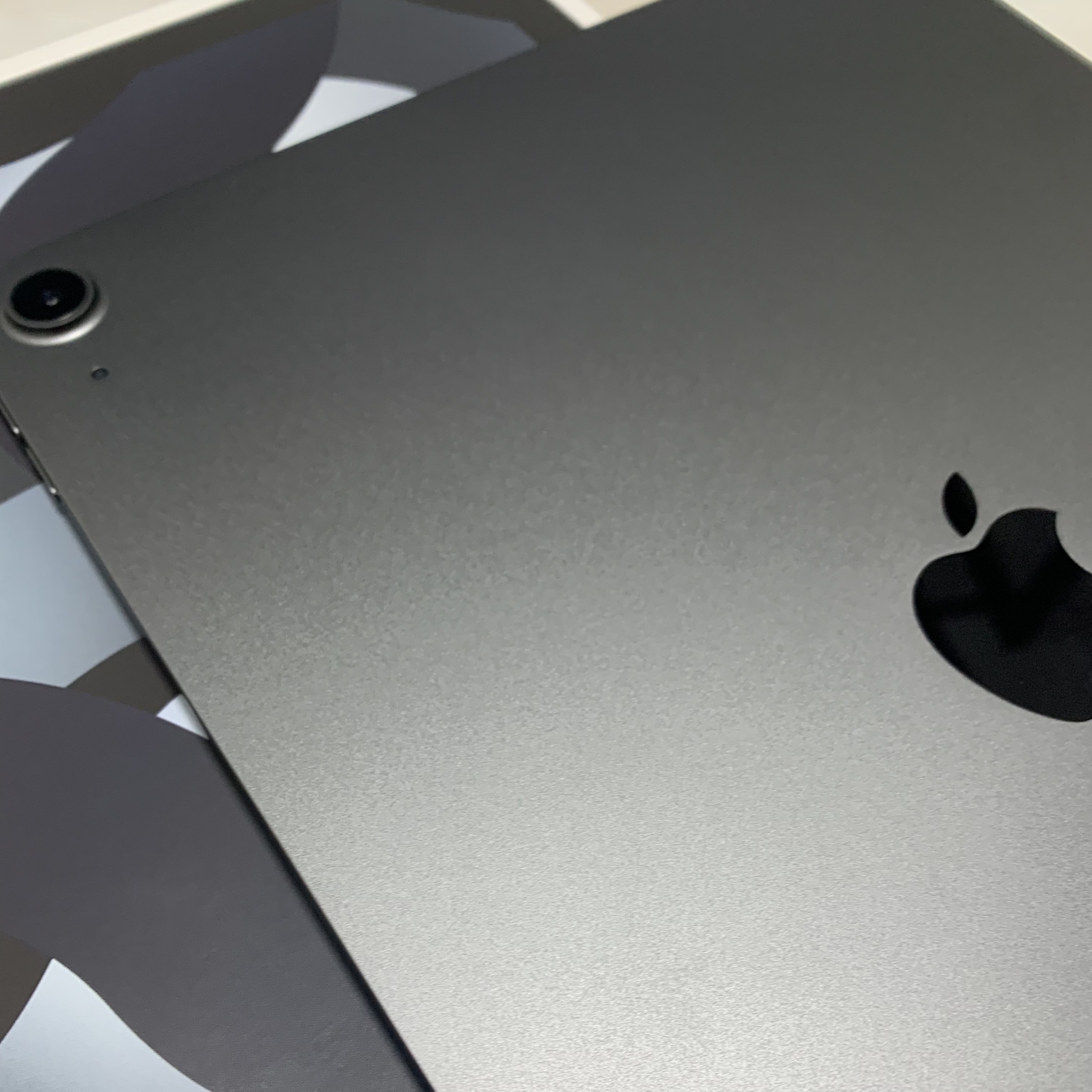 Apple iPad Air 5th Gen Wifi 256GB Space Gray (Korean Ver.) 착용 스타일