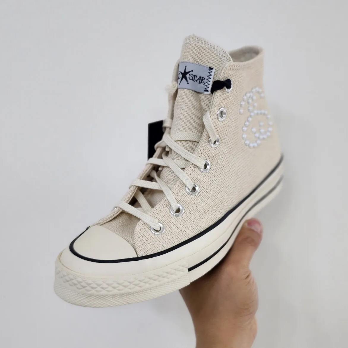 Converse x Stussy Chuck 70 High Natural Ivory 착용 스타일 - 1