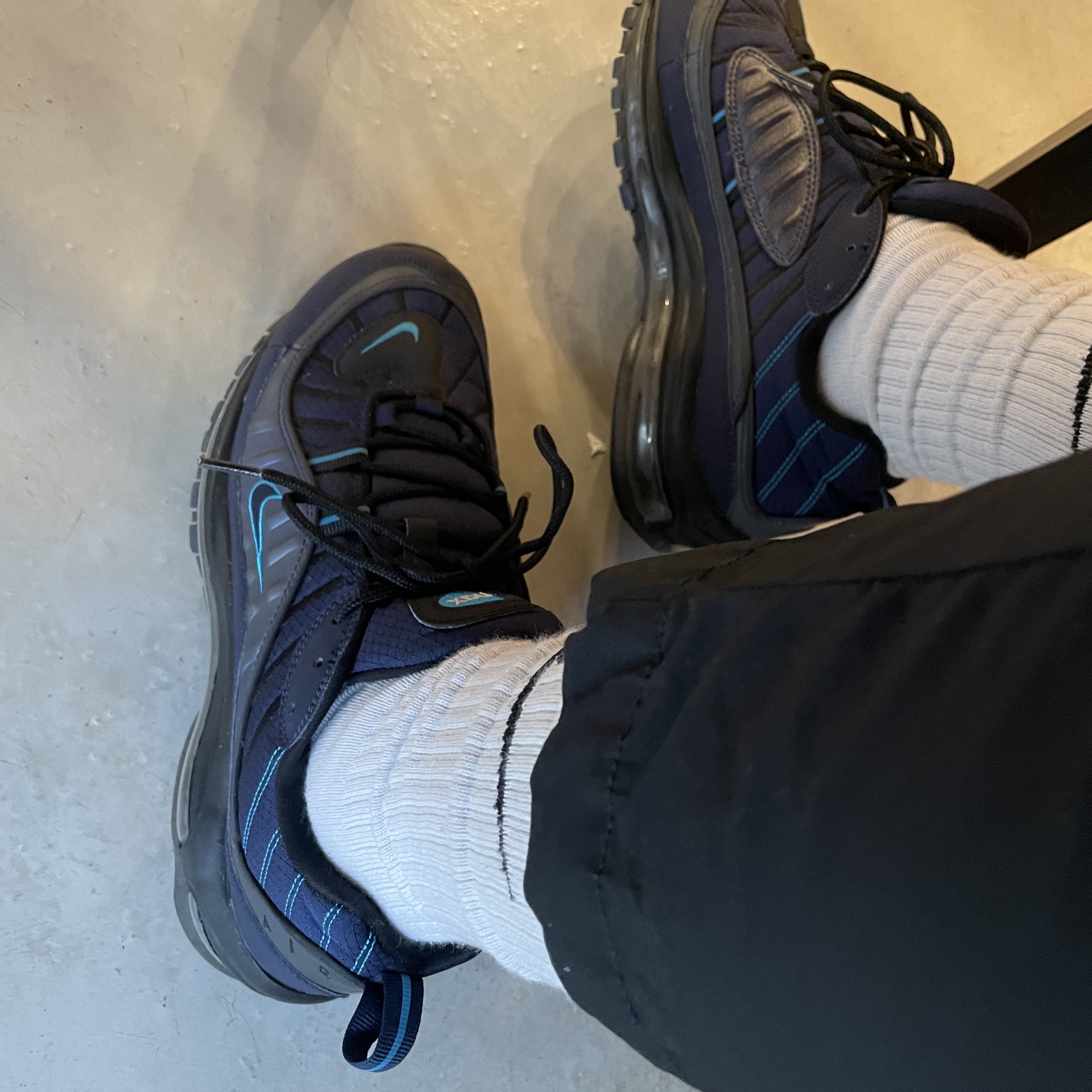 Nike Air Max 98 SE Blackened Blue 착용 스타일 - 1
