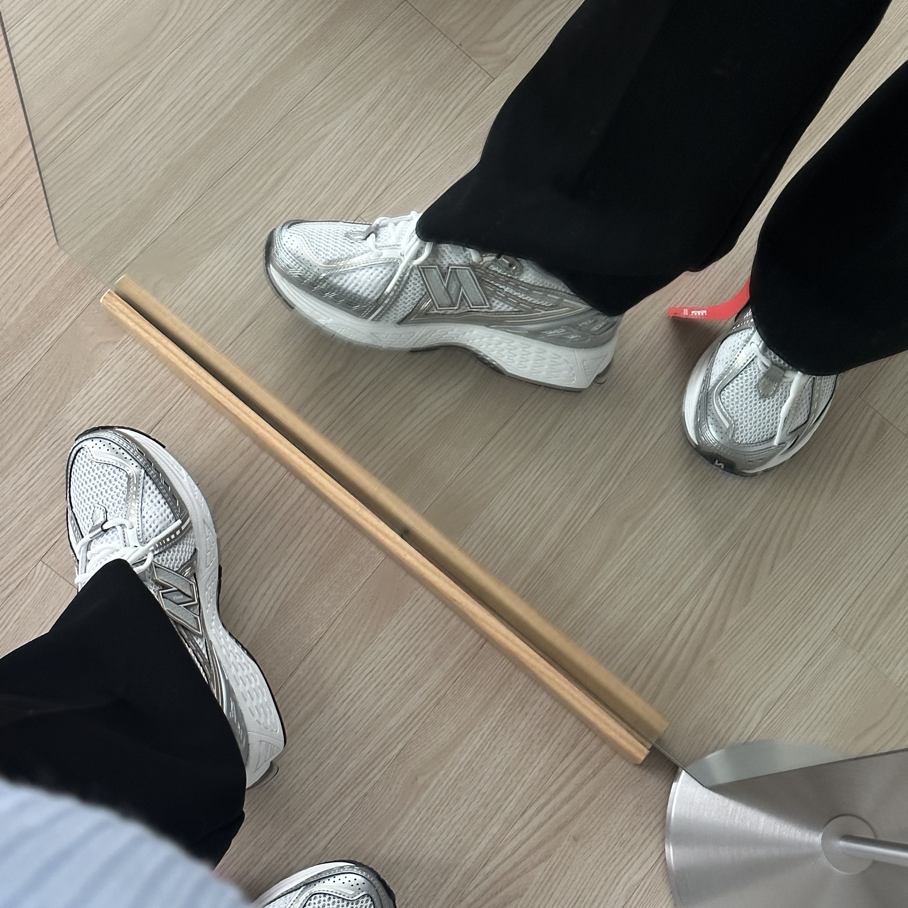 New Balance 1906R White Metallic Silver 착용 스타일 - 1