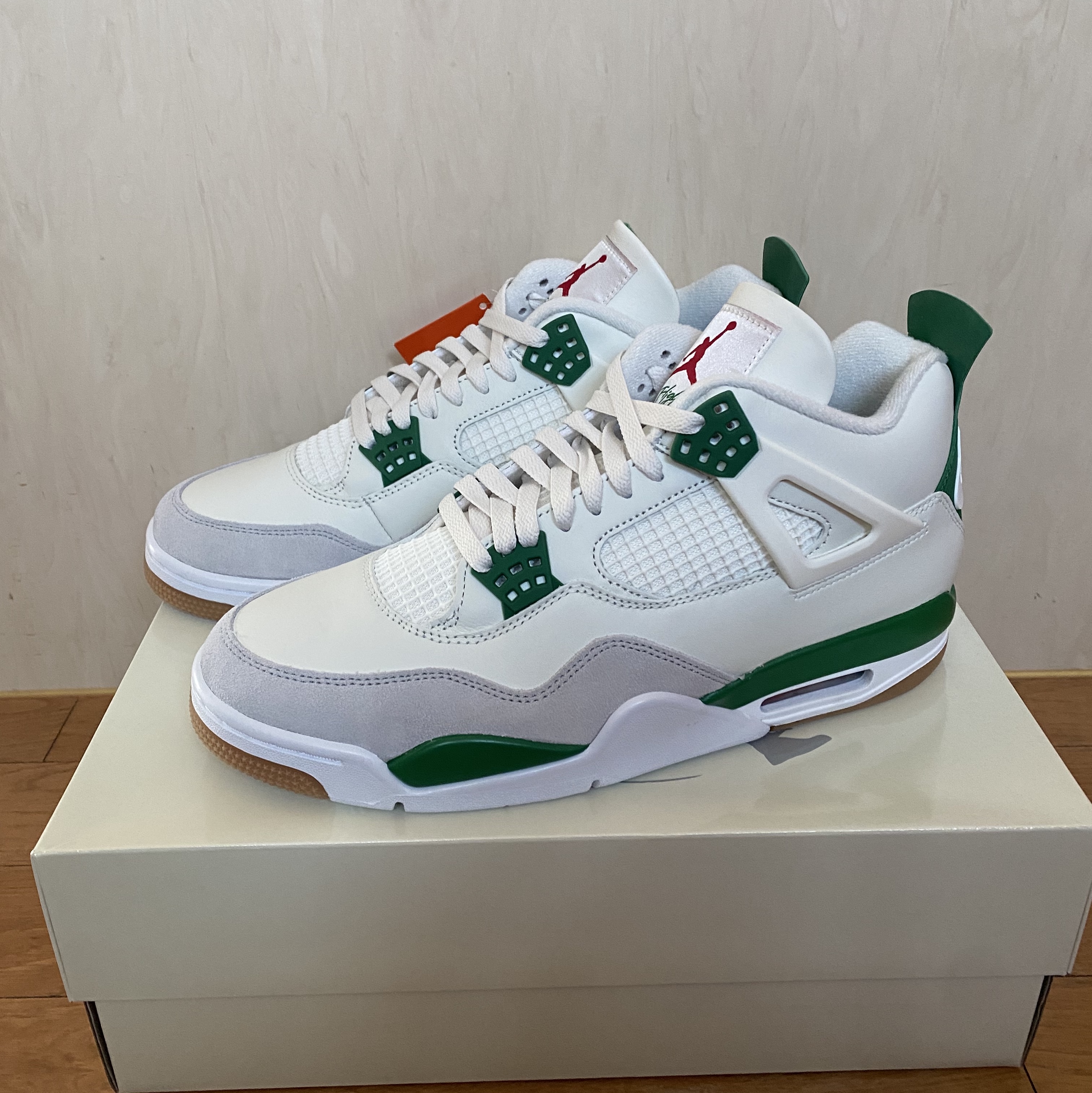 Jordan 4 x Nike SB Retro SP Pine Green 착용 스타일