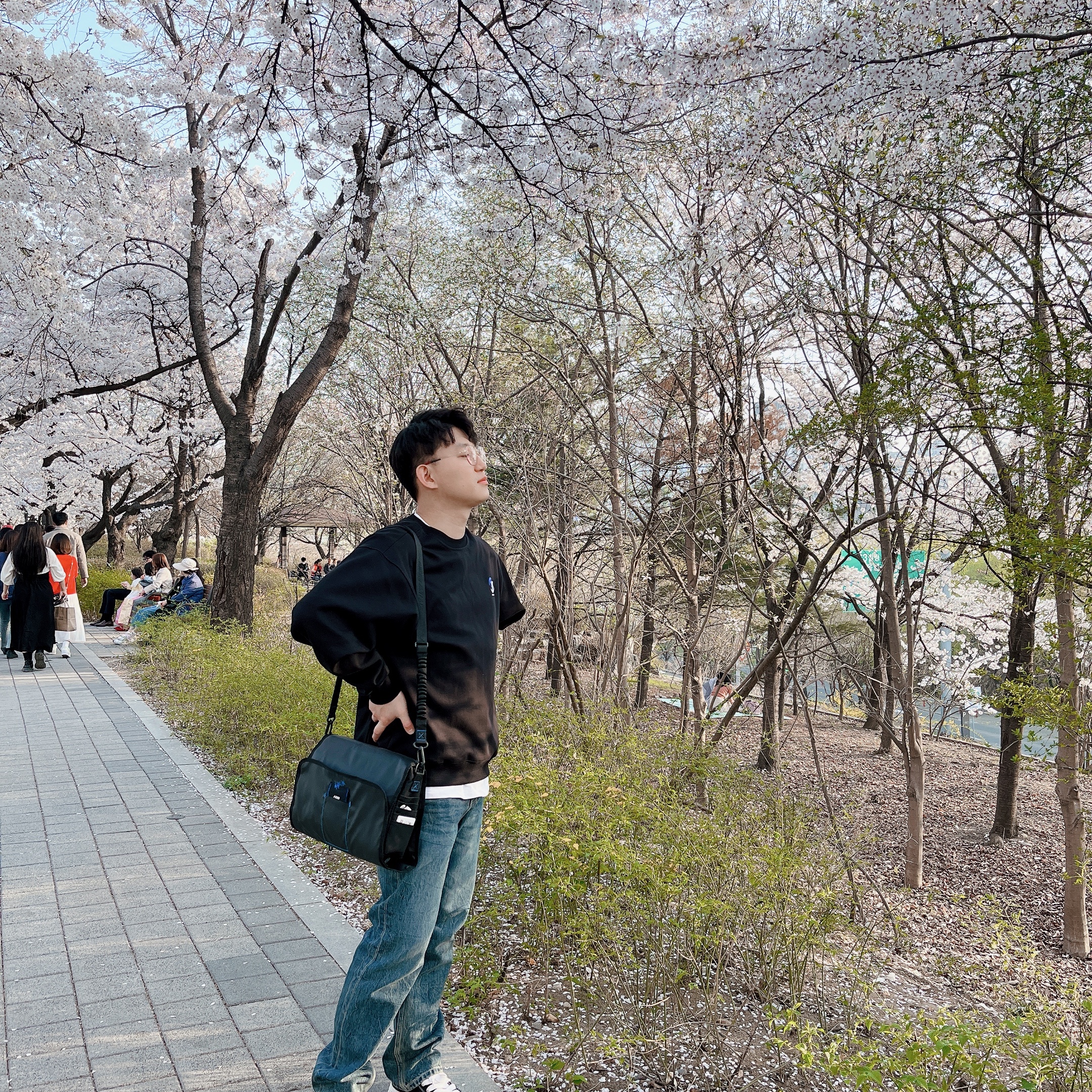 Zara x Ader Error Oversize Sweatshirt Black, Ader Error x Eastpak Shoulder Bag Black 착용 스타일