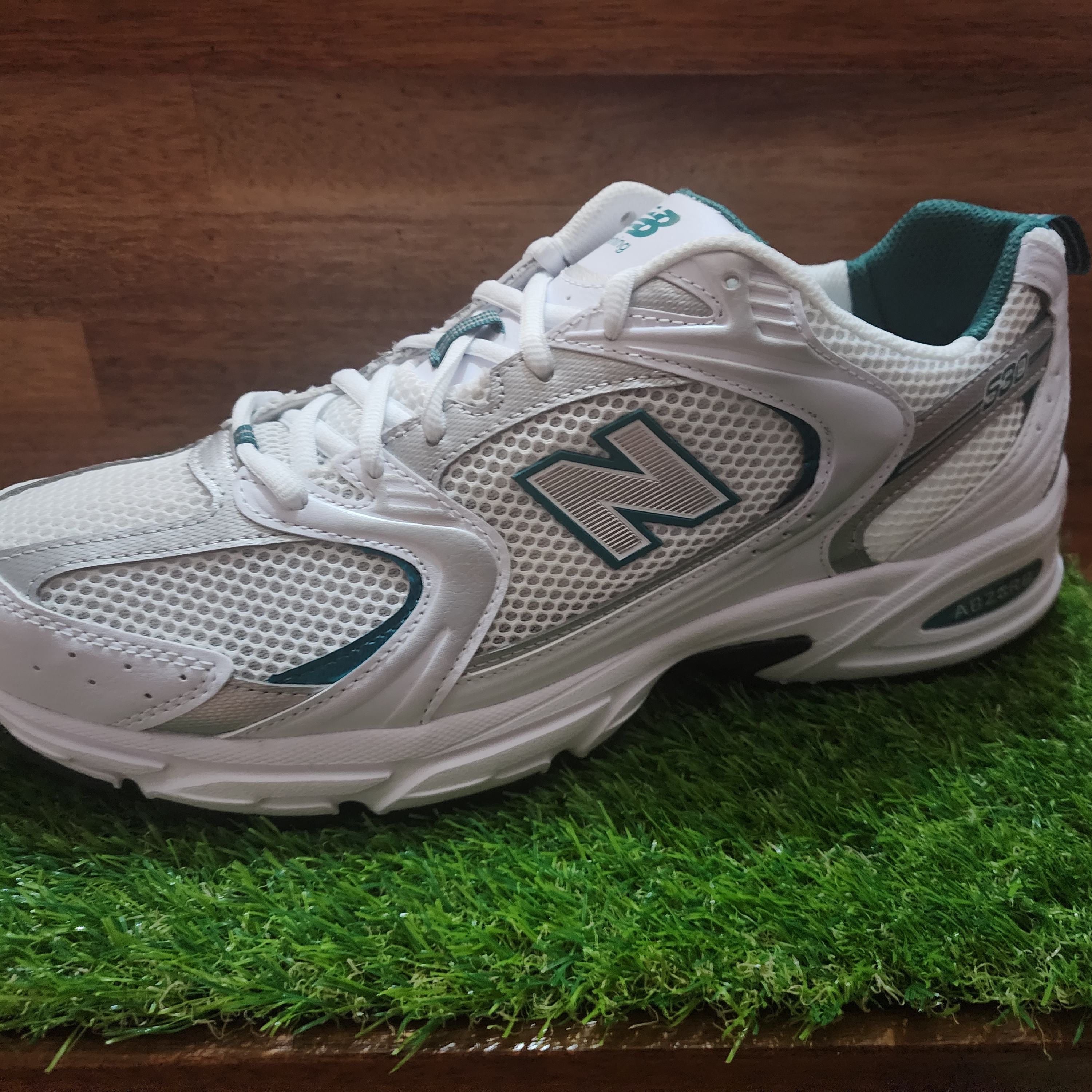 New Balance 530 White Mint 착용 스타일