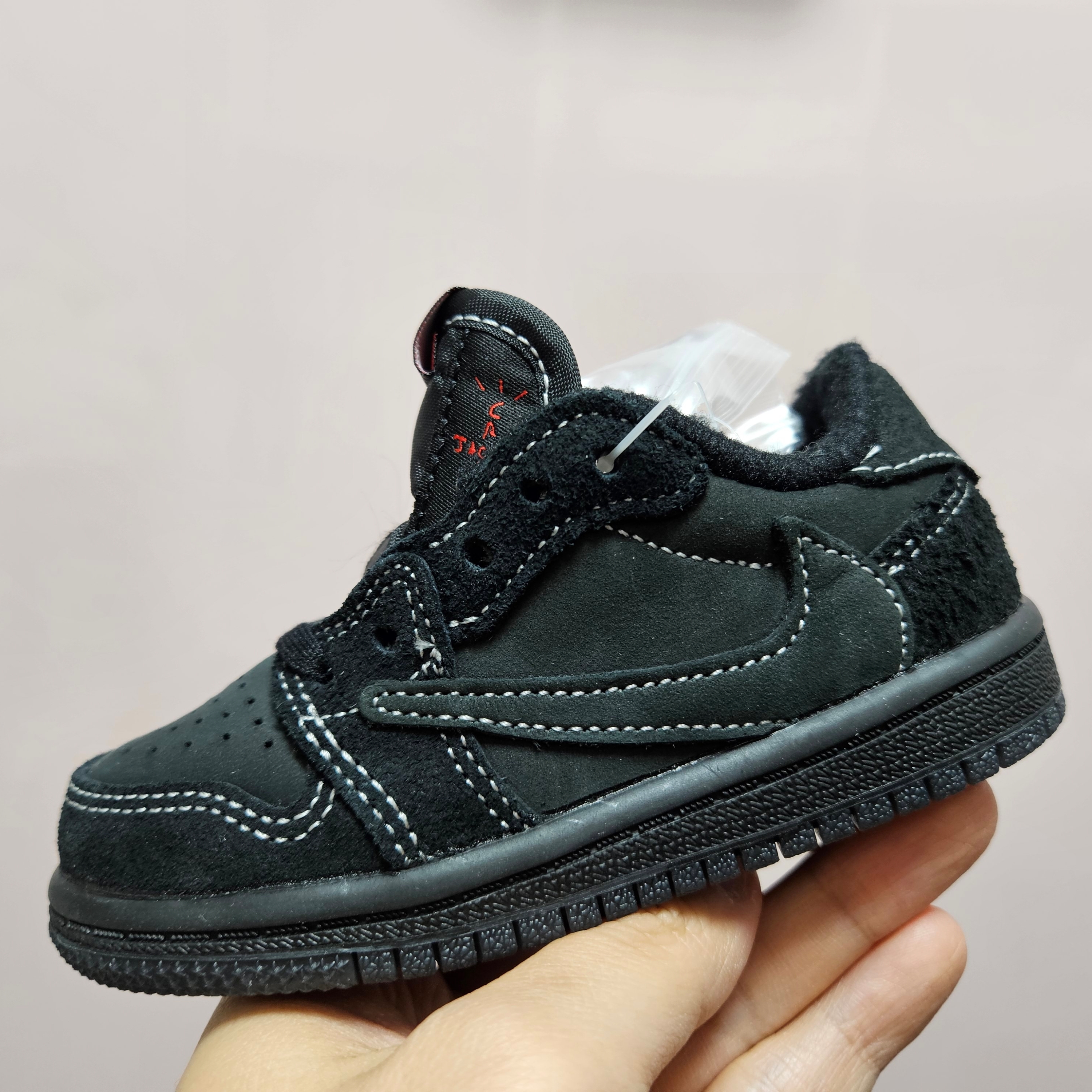 (TD) Jordan 1 x Travis Scott Retro Low OG SP Black Phantom 착용 스타일 - 4