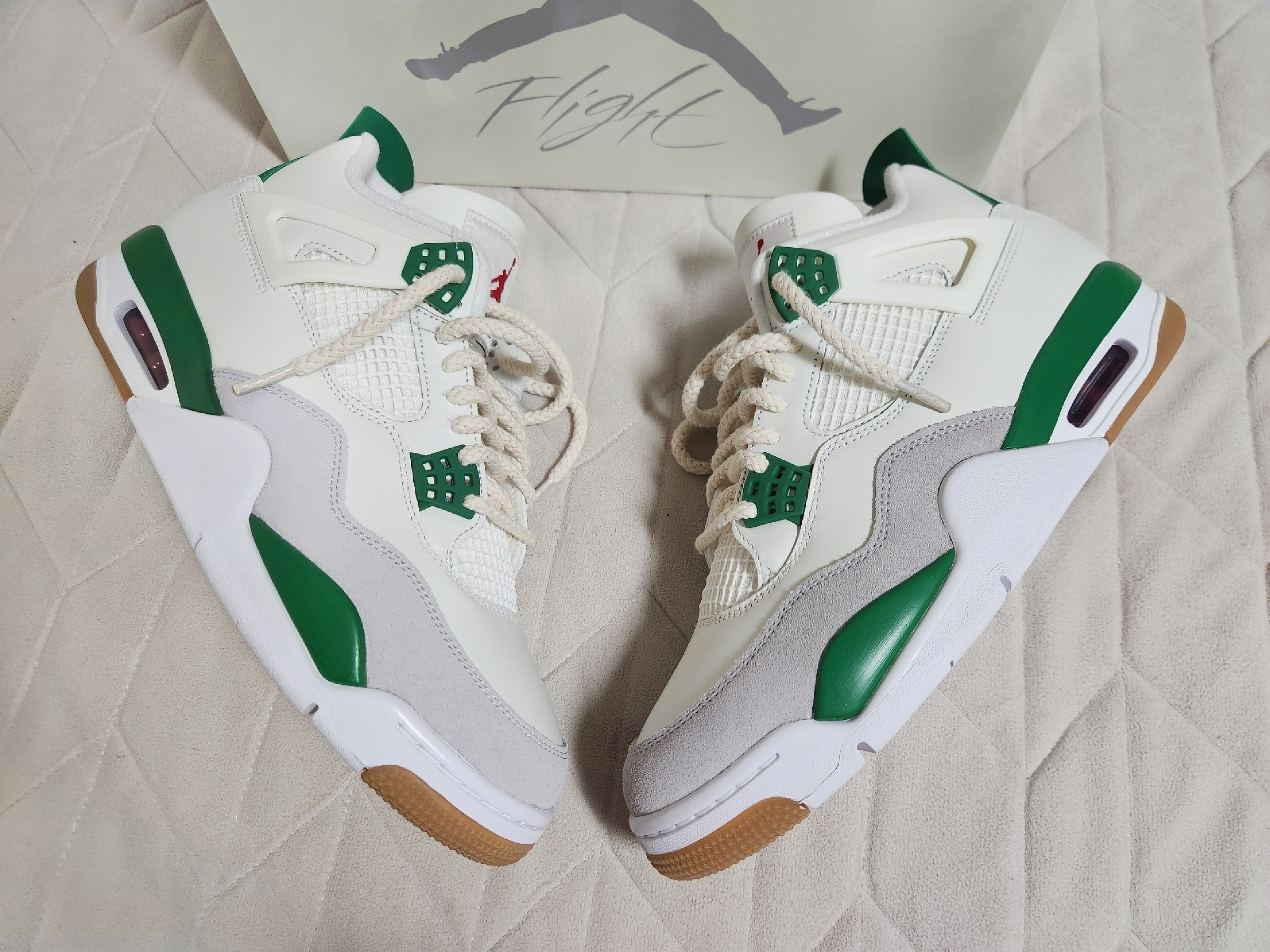 Jordan 4 x Nike SB Retro SP Pine Green, Jordan 4 Retro OG Fire Red 2020 착용 스타일 - 3