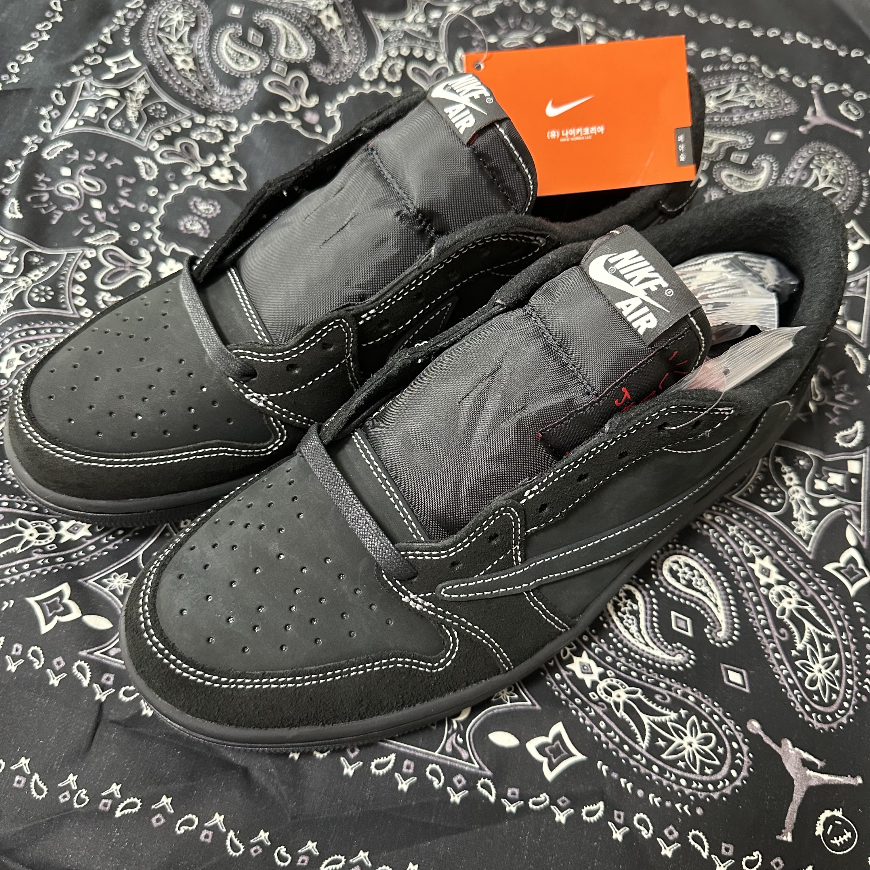 Jordan 1 x Travis Scott Retro Low OG SP Black Phantom 착용 스타일
