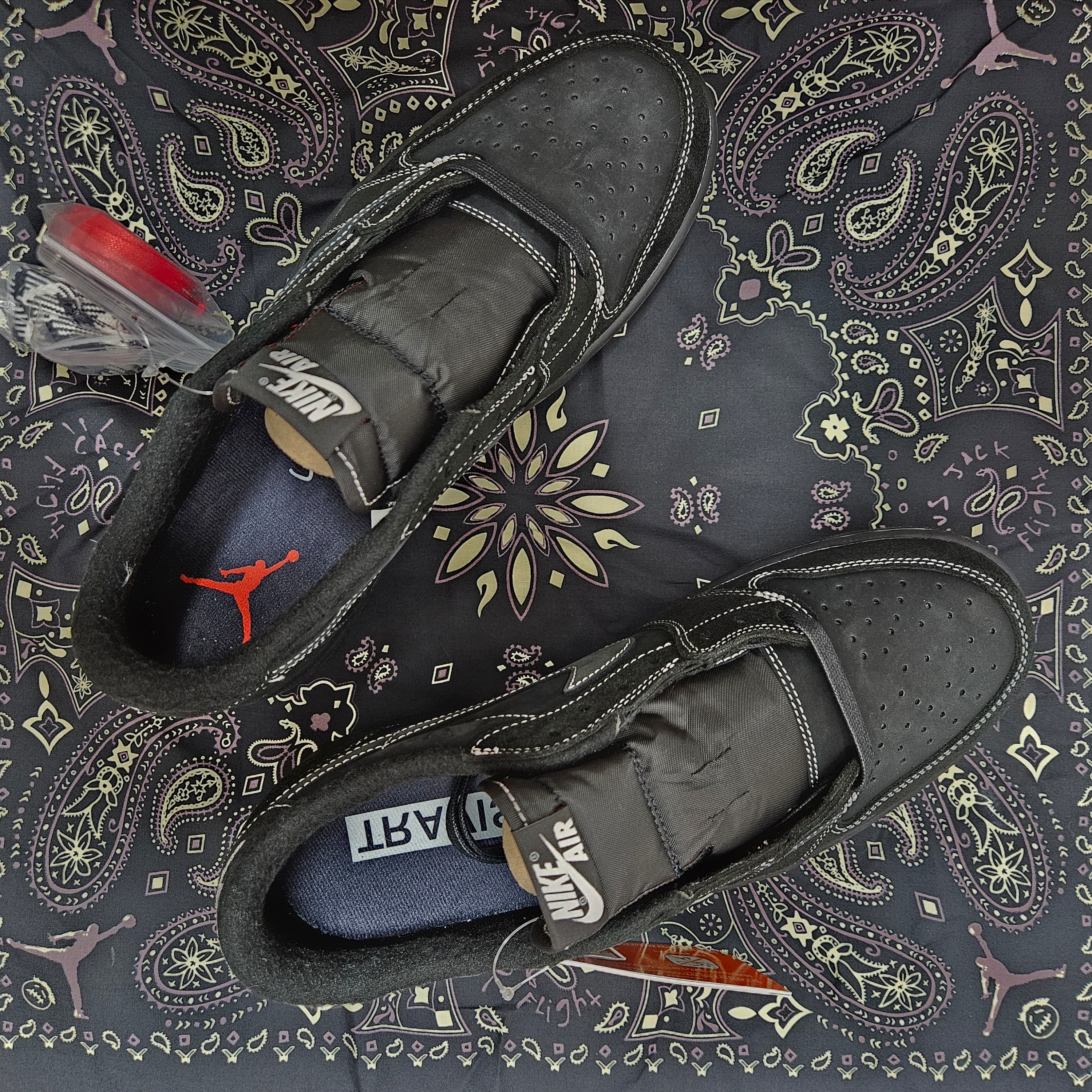 Jordan 1 x Travis Scott Retro Low OG SP Black Phantom 착용 스타일 - 4