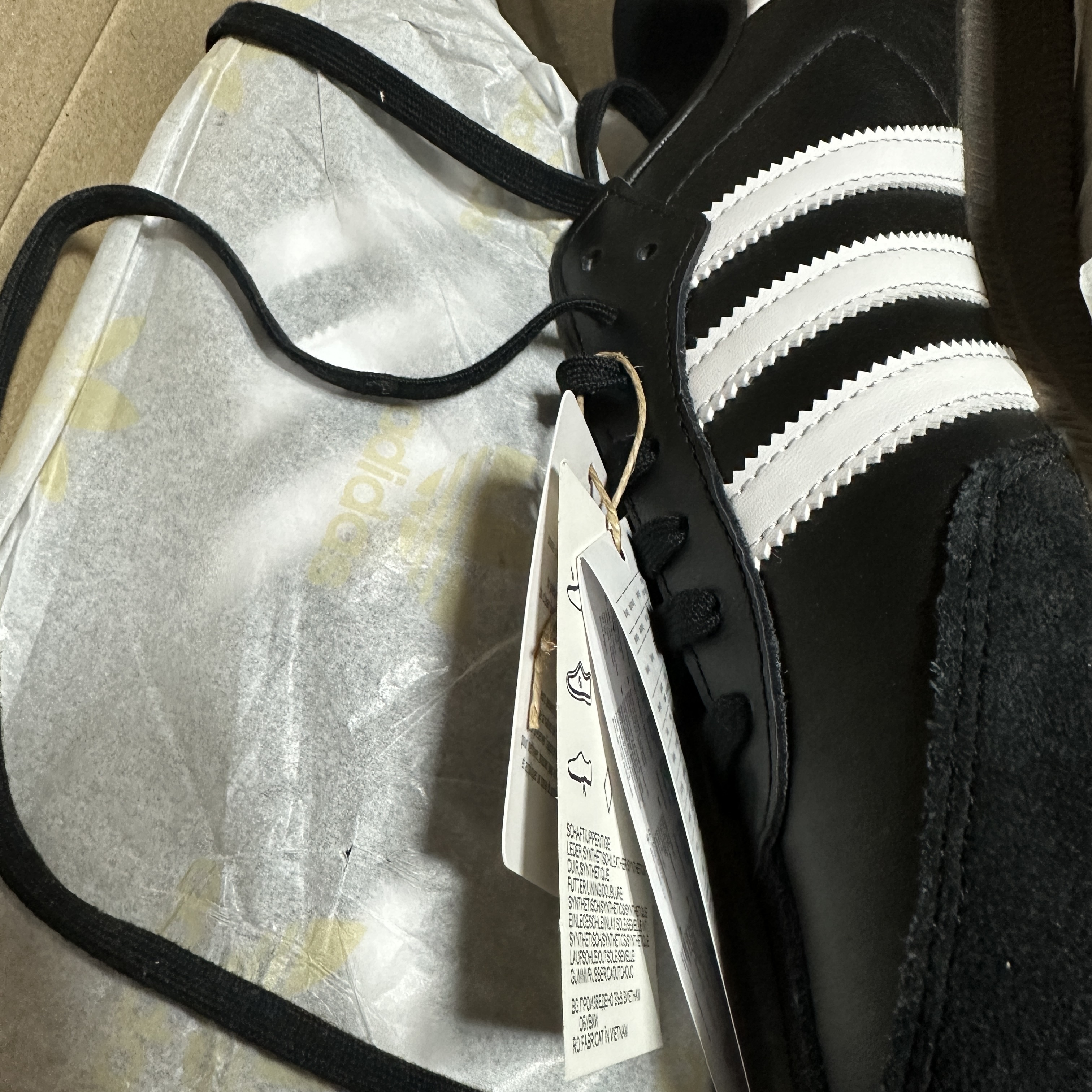 Adidas Samba OG Black White Gum 착용 스타일