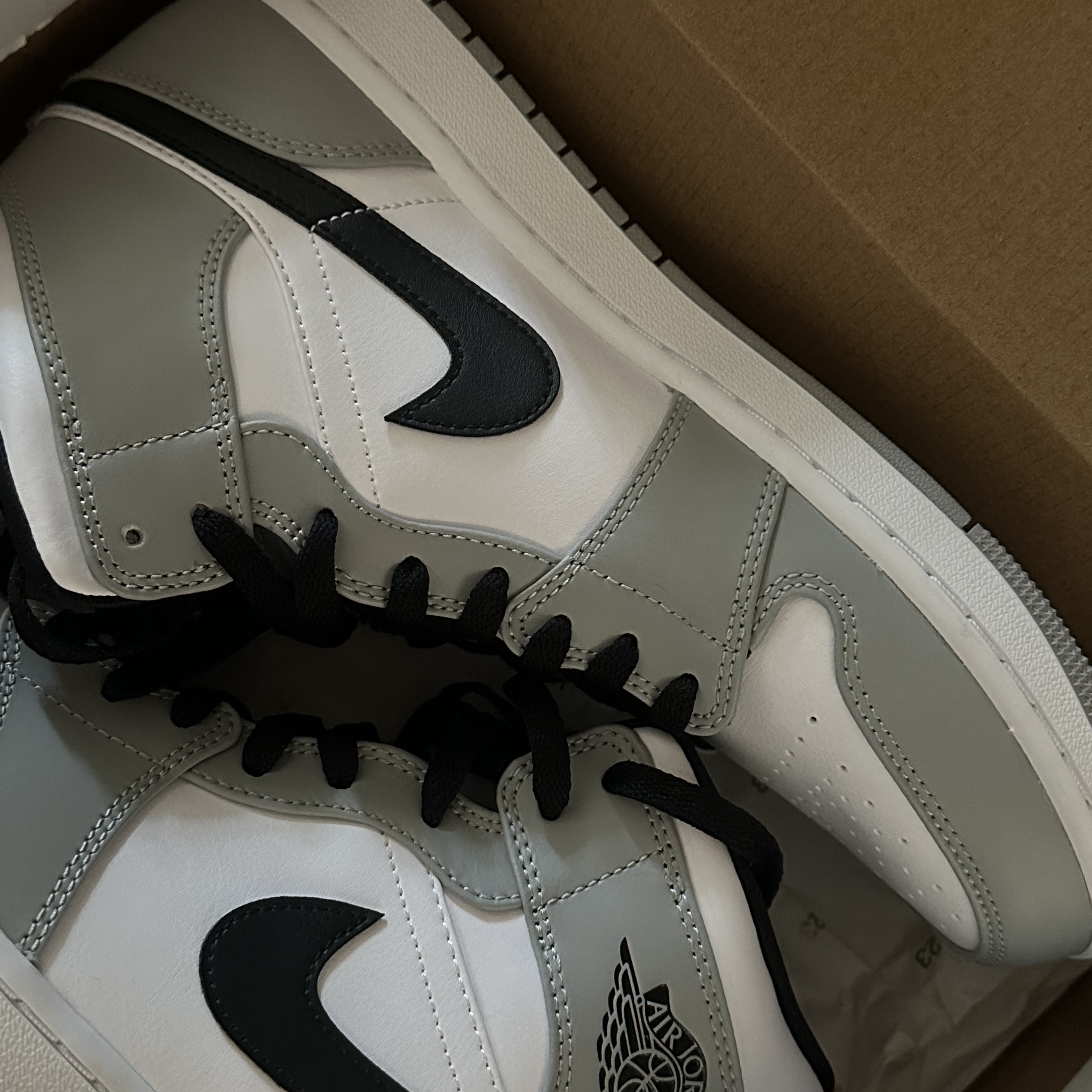 Jordan 1 Mid Light Smoke Grey 착용 스타일