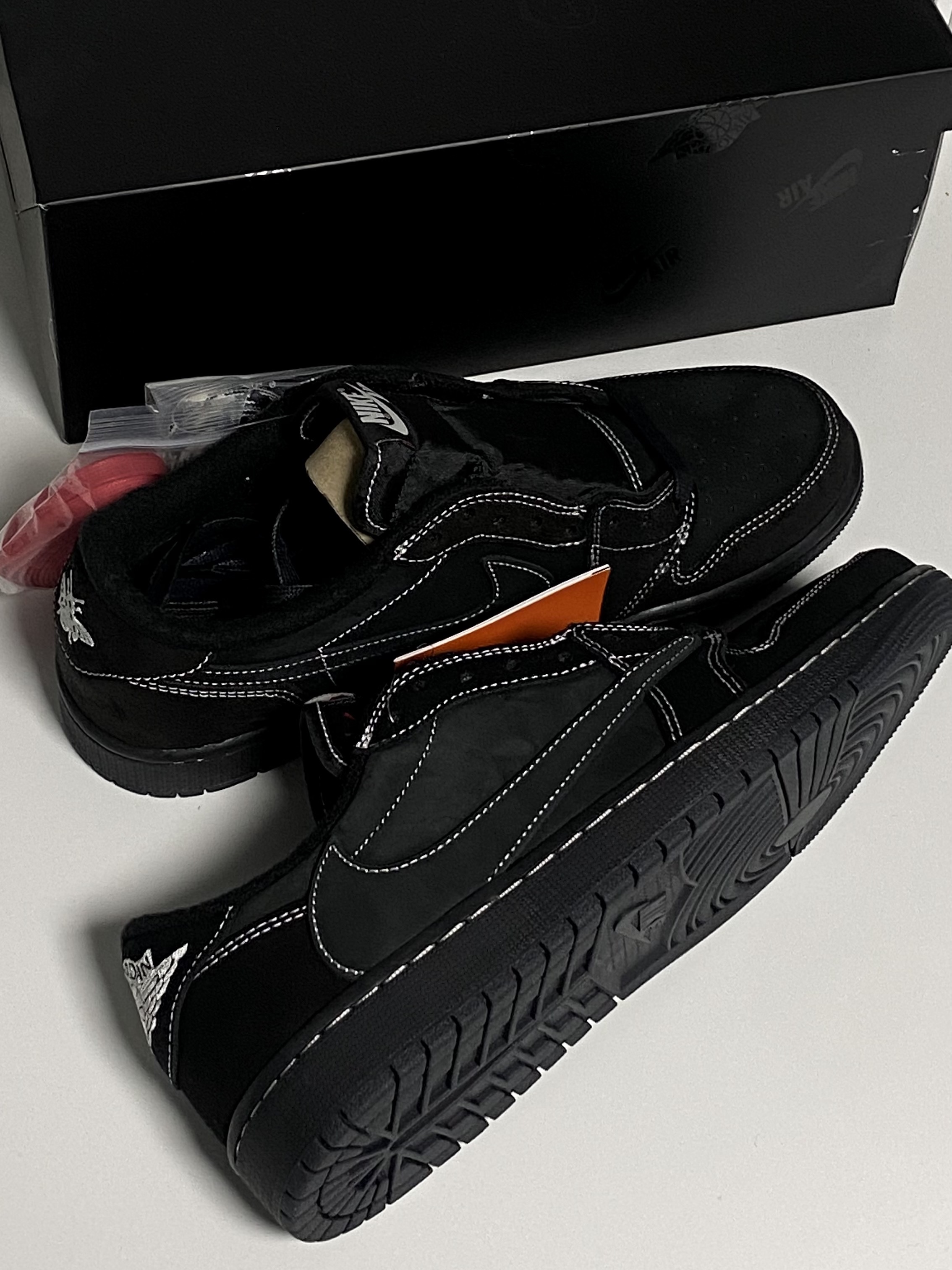 Jordan 1 x Travis Scott Retro Low OG SP Black Phantom 착용 스타일