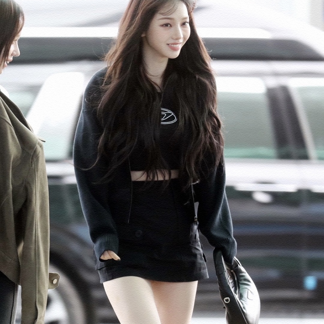 (W) Diesel T-Angie Peekaboo Logo T-Shirt Black 착용 스타일 - 2