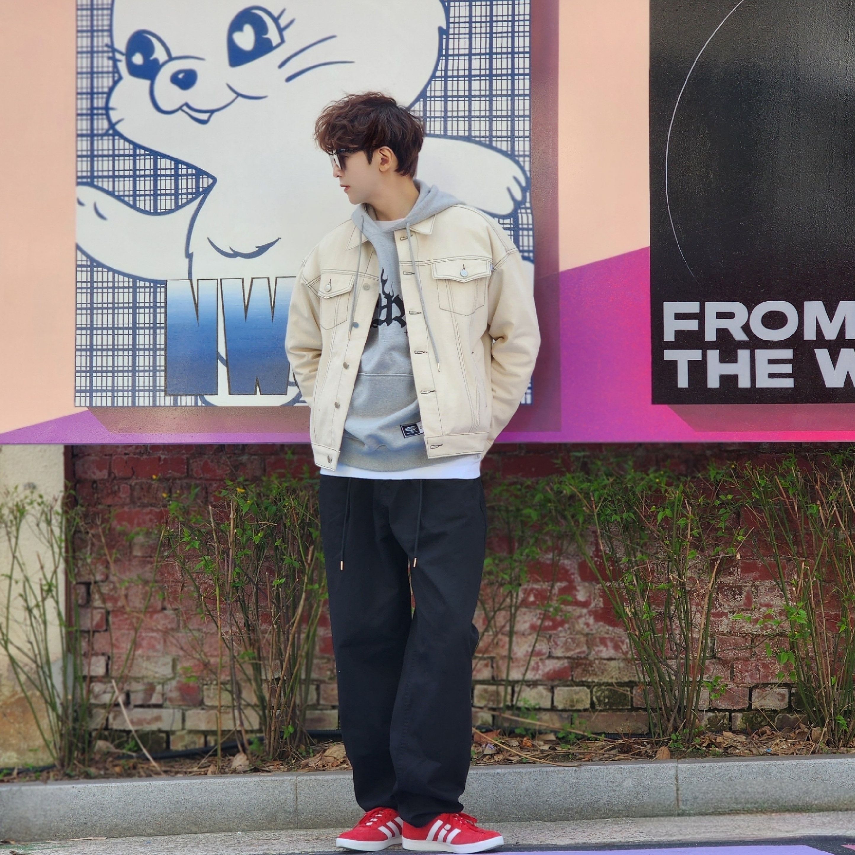 Adidas Gazelle Power Red 착용 스타일 - 3