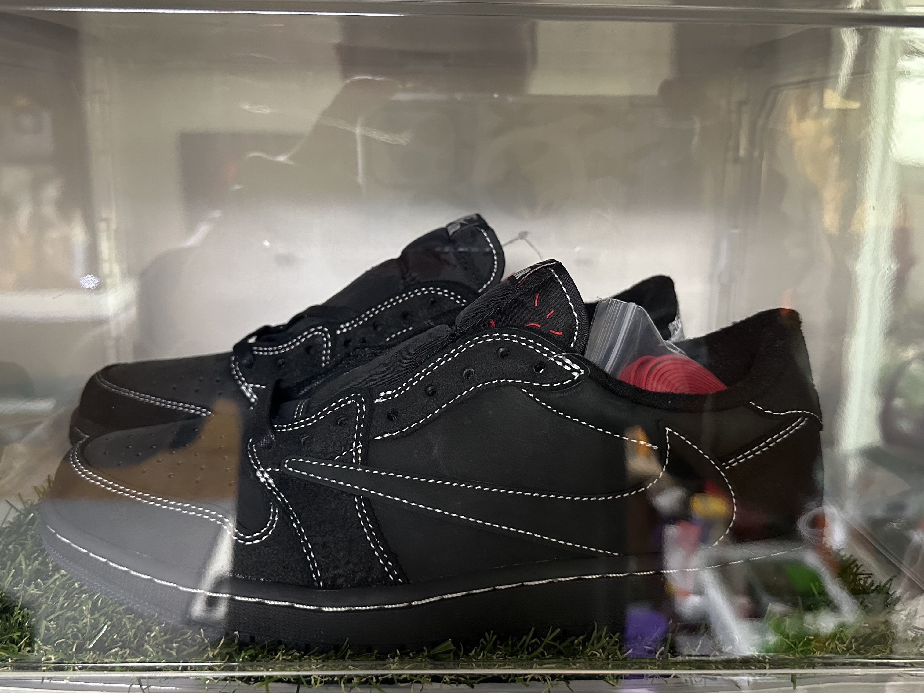 Jordan 1 x Travis Scott Retro Low OG SP Black Phantom 착용 스타일 - 3