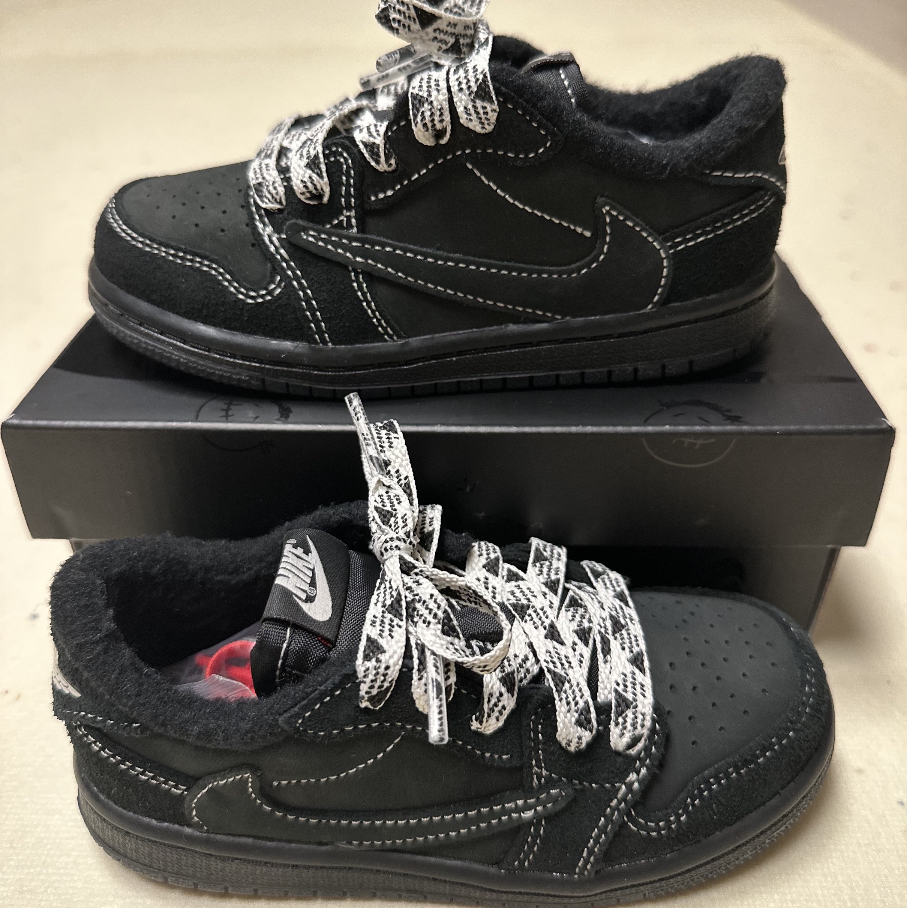 (TD) Jordan 1 x Travis Scott Retro Low OG SP Black Phantom, (PS) Jordan 1 x Travis Scott Retro Low OG SP Black Phantom 착용 스타일 - 3