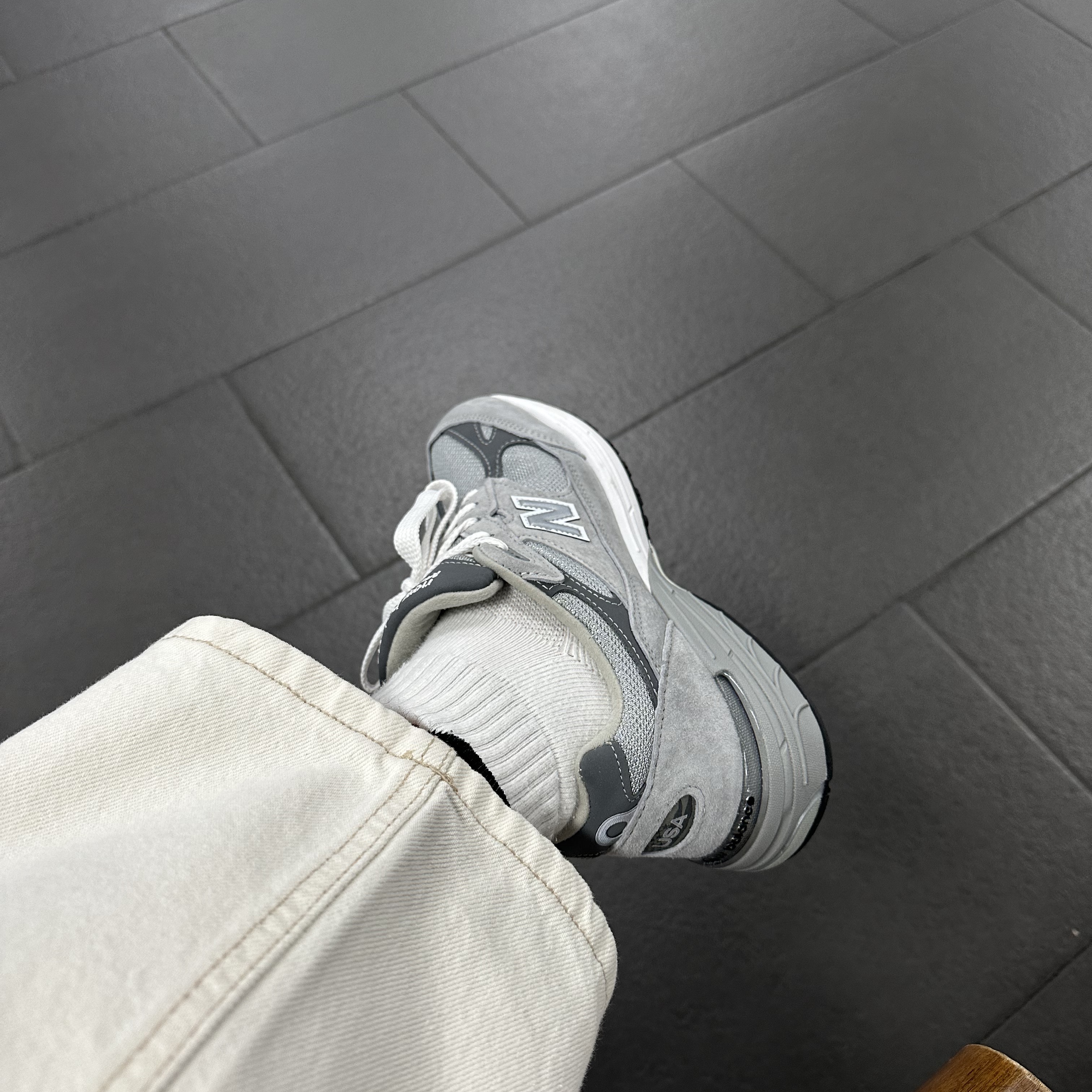 (W) New Balance 993 Made in USA Grey - D Wide 착용 스타일 - 2
