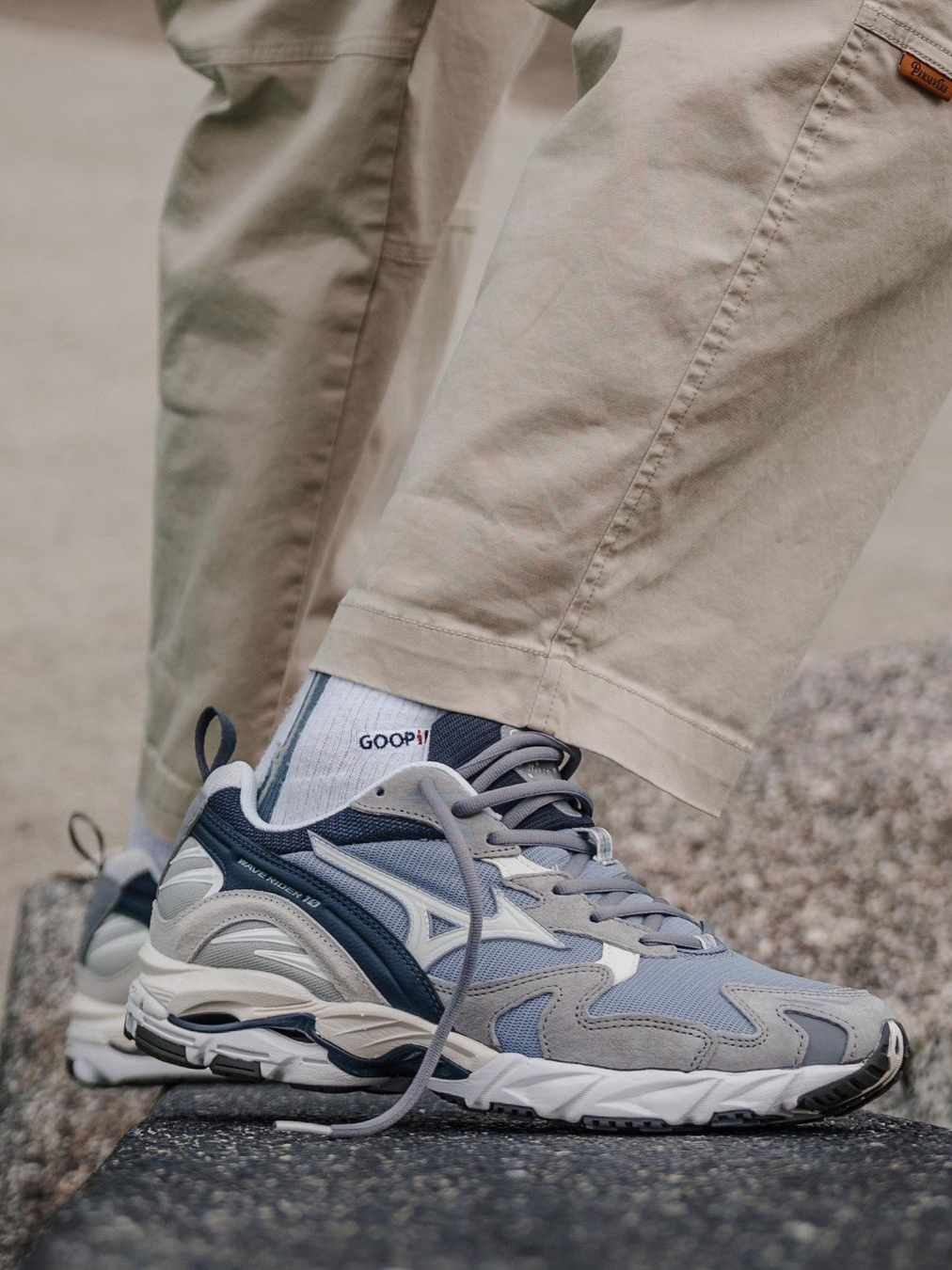 Mizuno Wave Rider 10 Tradewinds Snow White Nimbus Cloud 착용 스타일 - 1