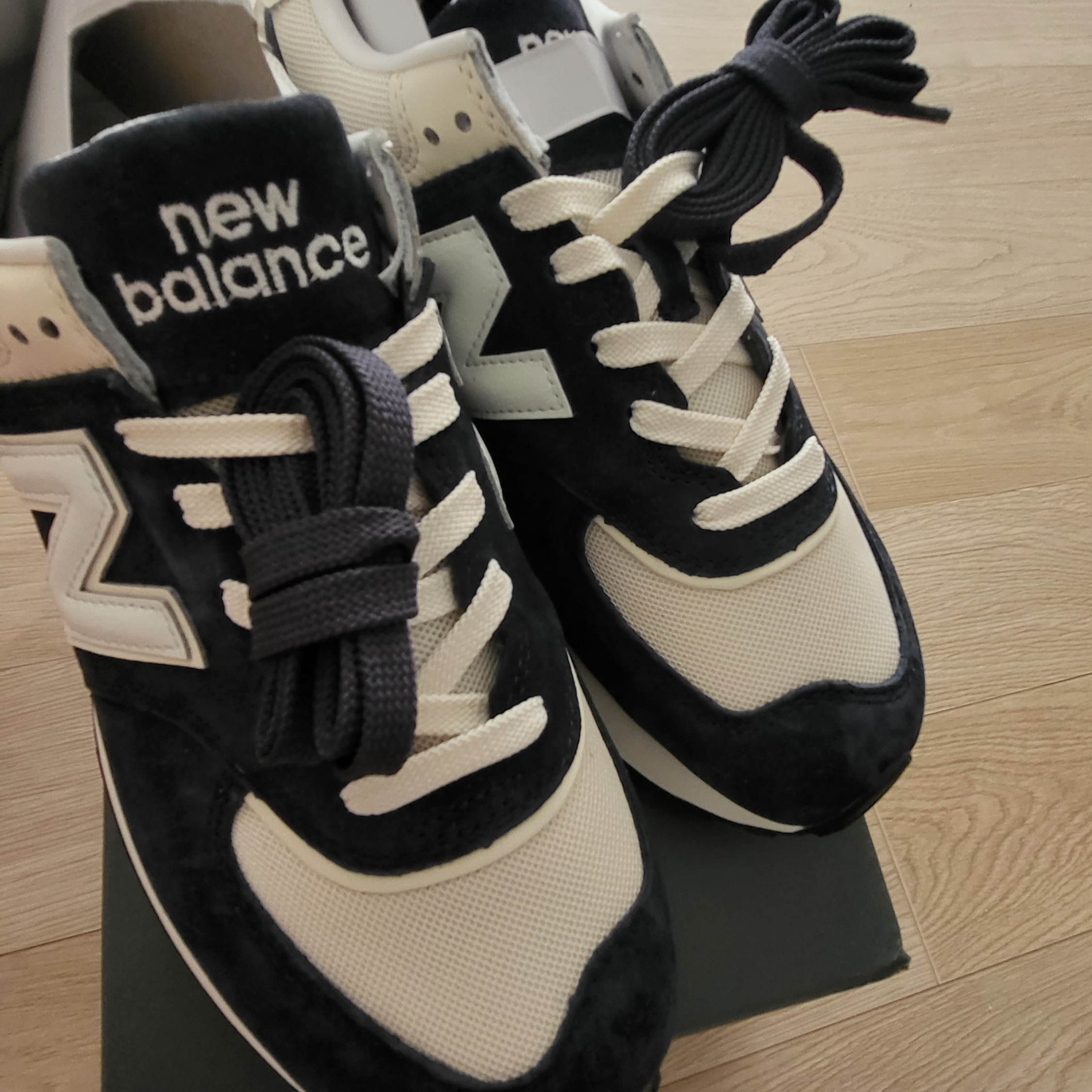 New Balance 574 Legacy Navy Blue 착용 스타일 - 3