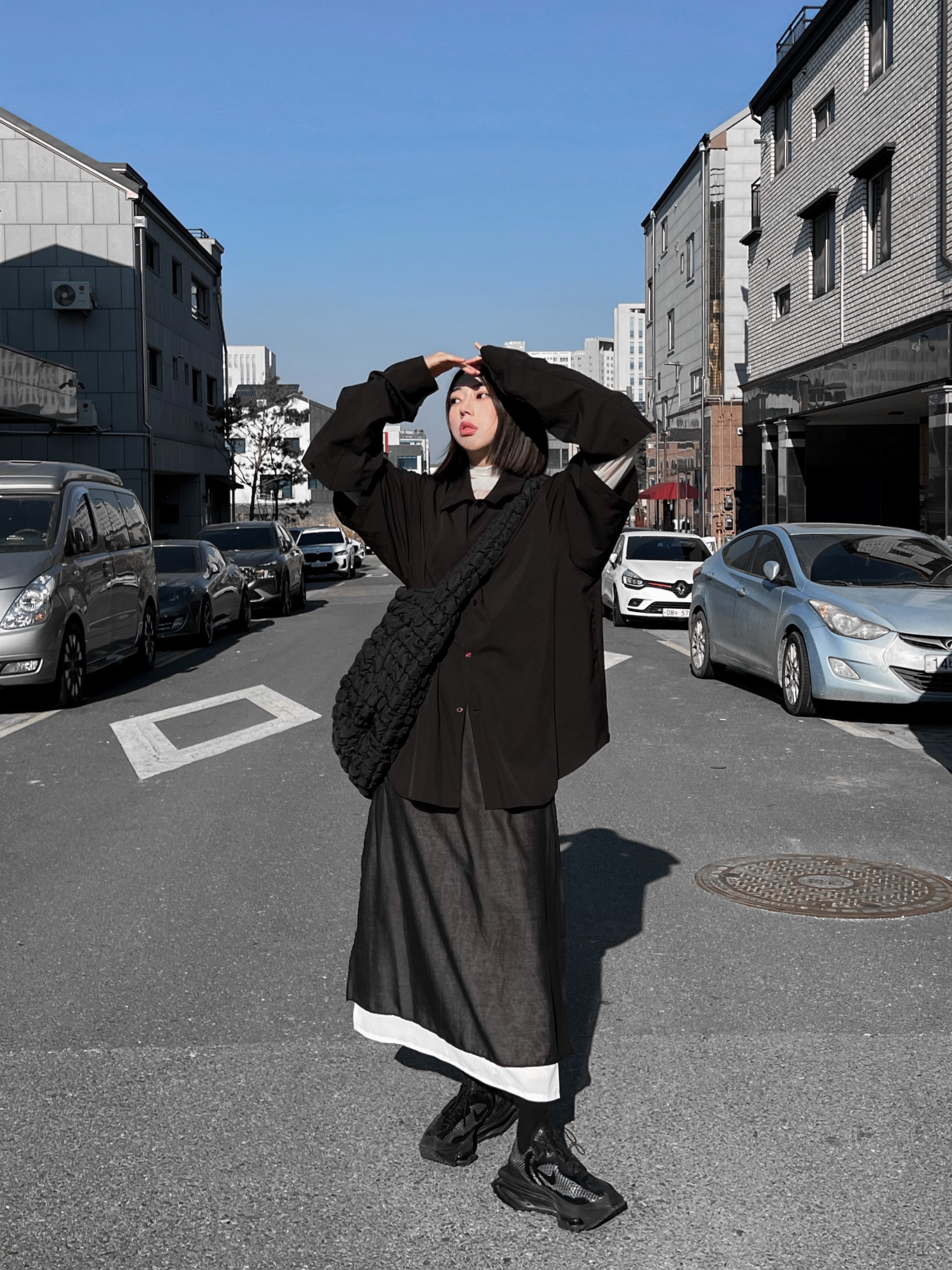 Nike x Matthew M Williams Zoom 004 Triple Black, COS Quilted Oversized Shoulder Bag Black 착용 스타일 - 2