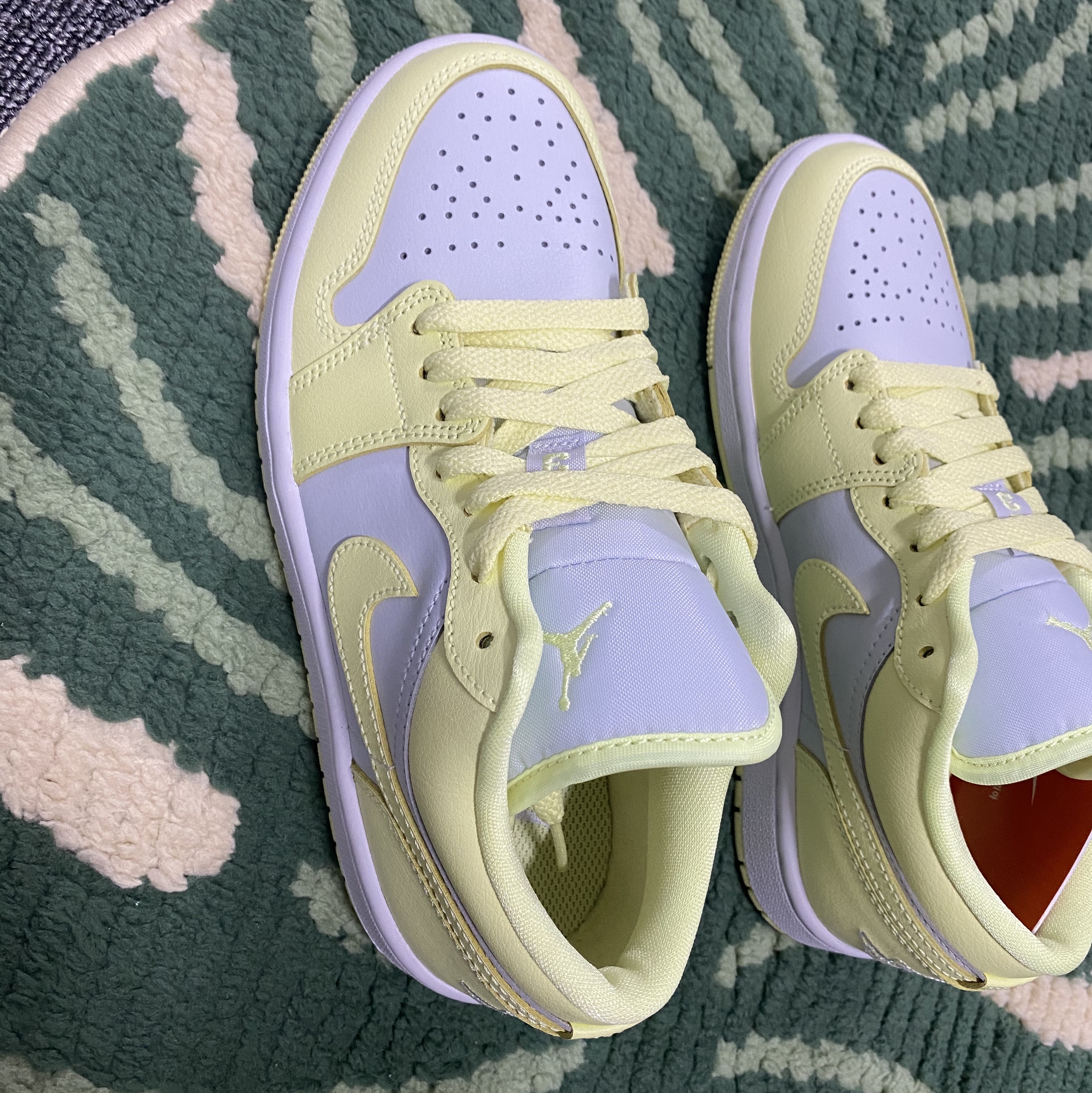 (W) Jordan 1 Low Citron Tint 착용 스타일 - 2